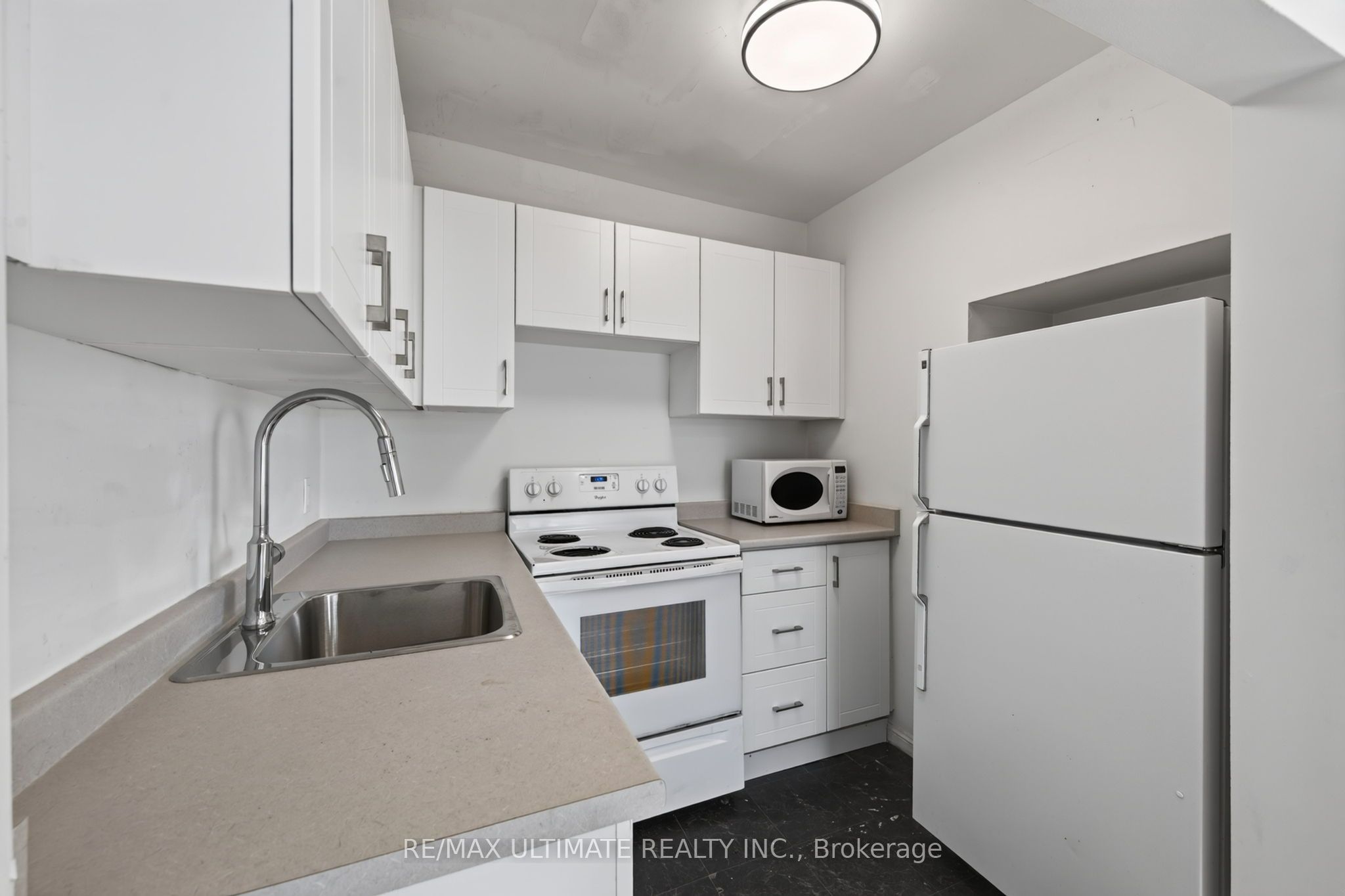 2360 Queen Street E 3 Property Photo 10