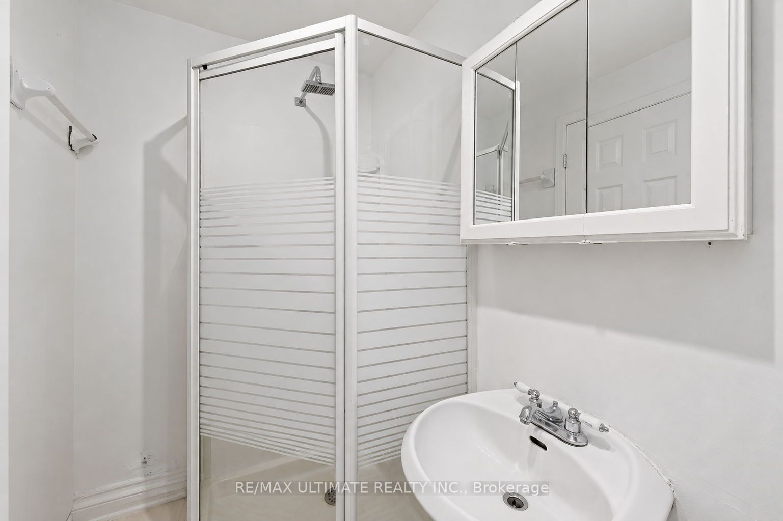 2360 Queen Street E 3 Property Photo 11