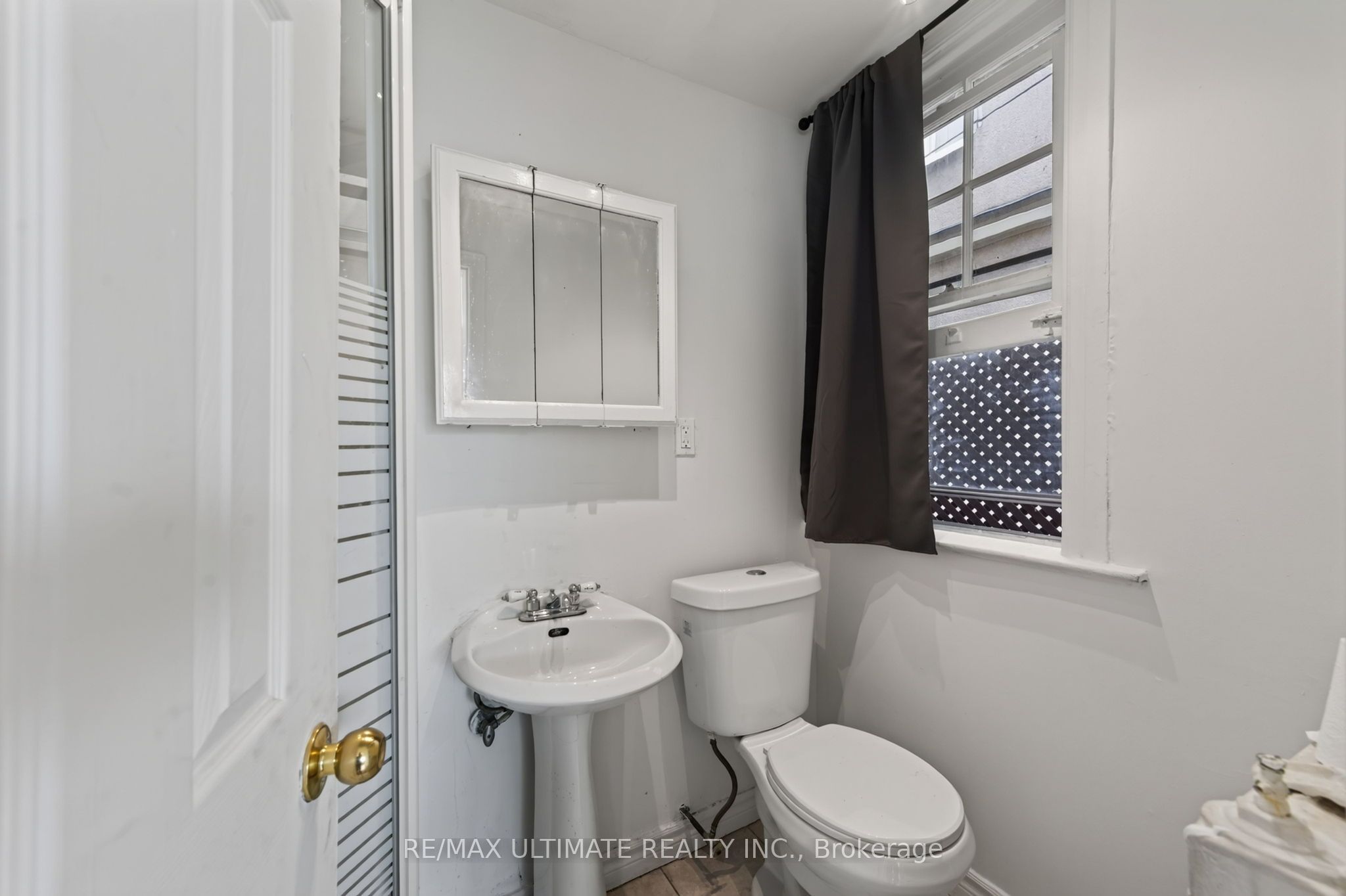 2360 Queen Street E 3 Property Photo 12
