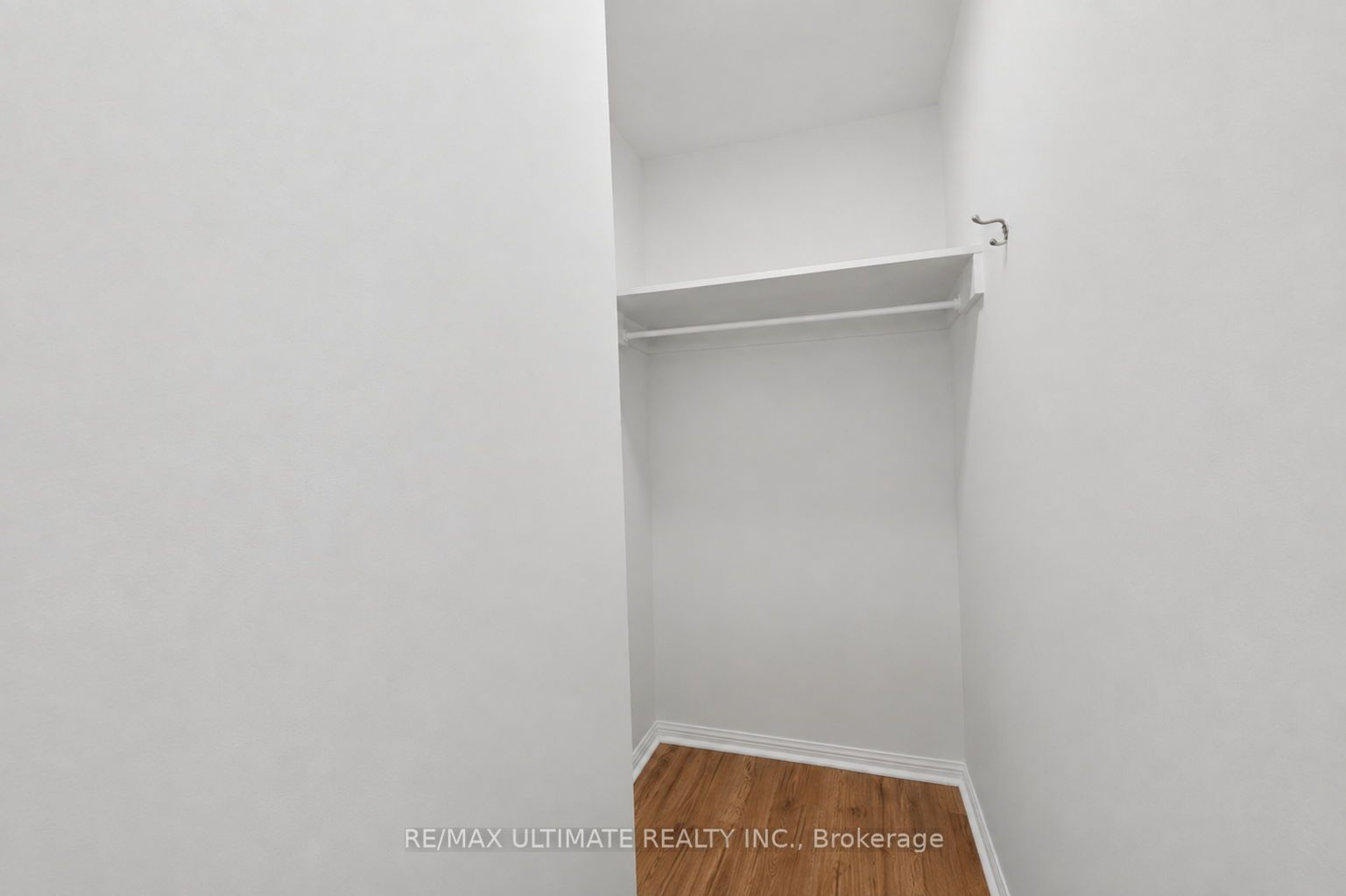 2360 Queen Street E 3 Property Photo 13