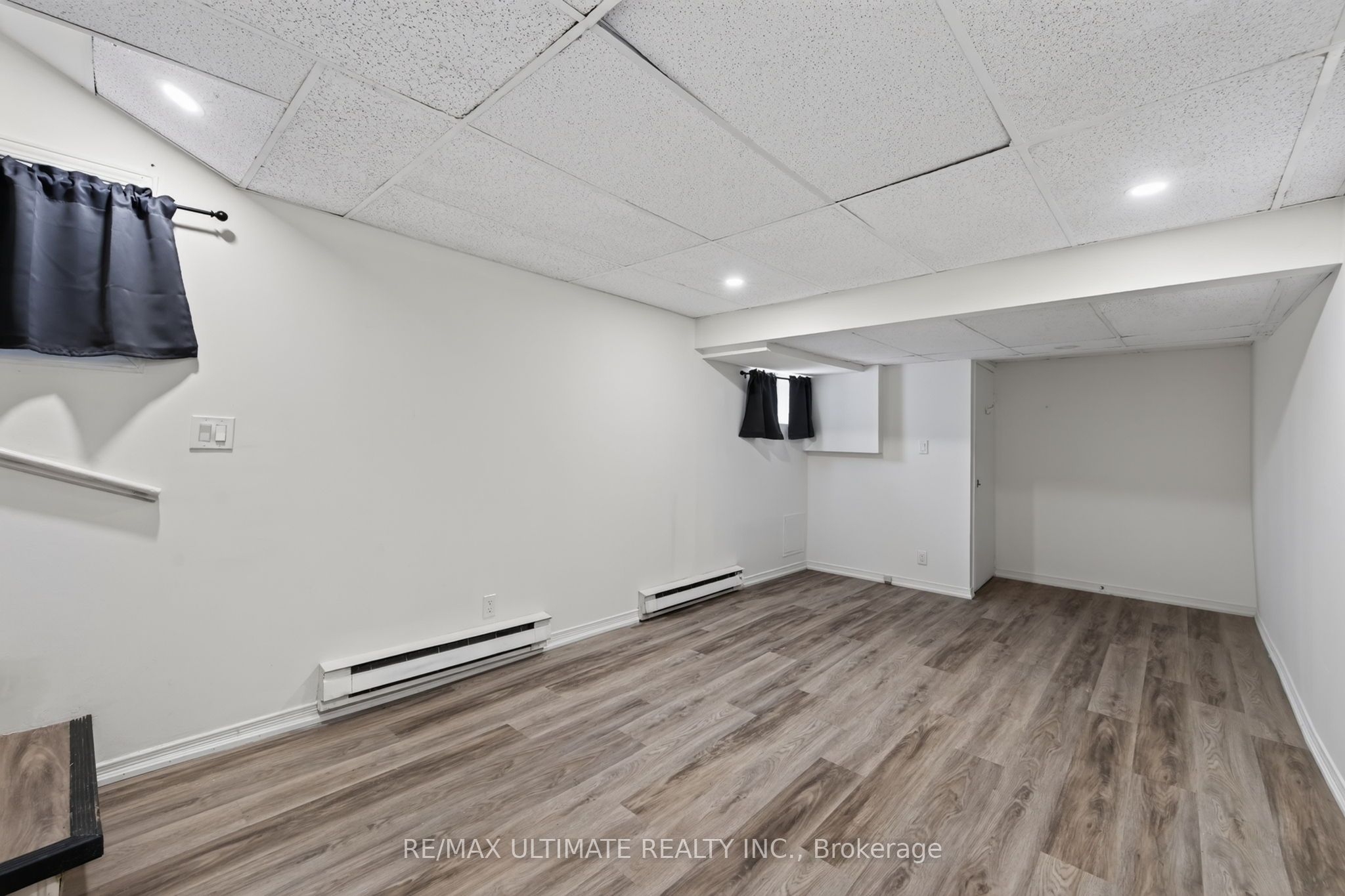 2360 Queen Street E 3 Property Photo 15