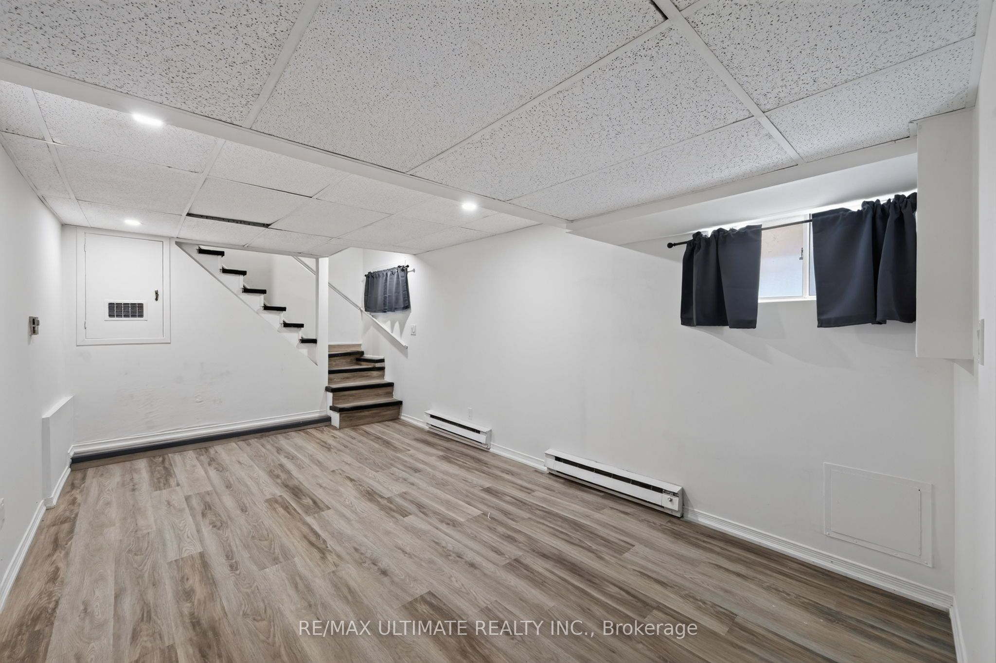 2360 Queen Street E 3 Property Photo 16