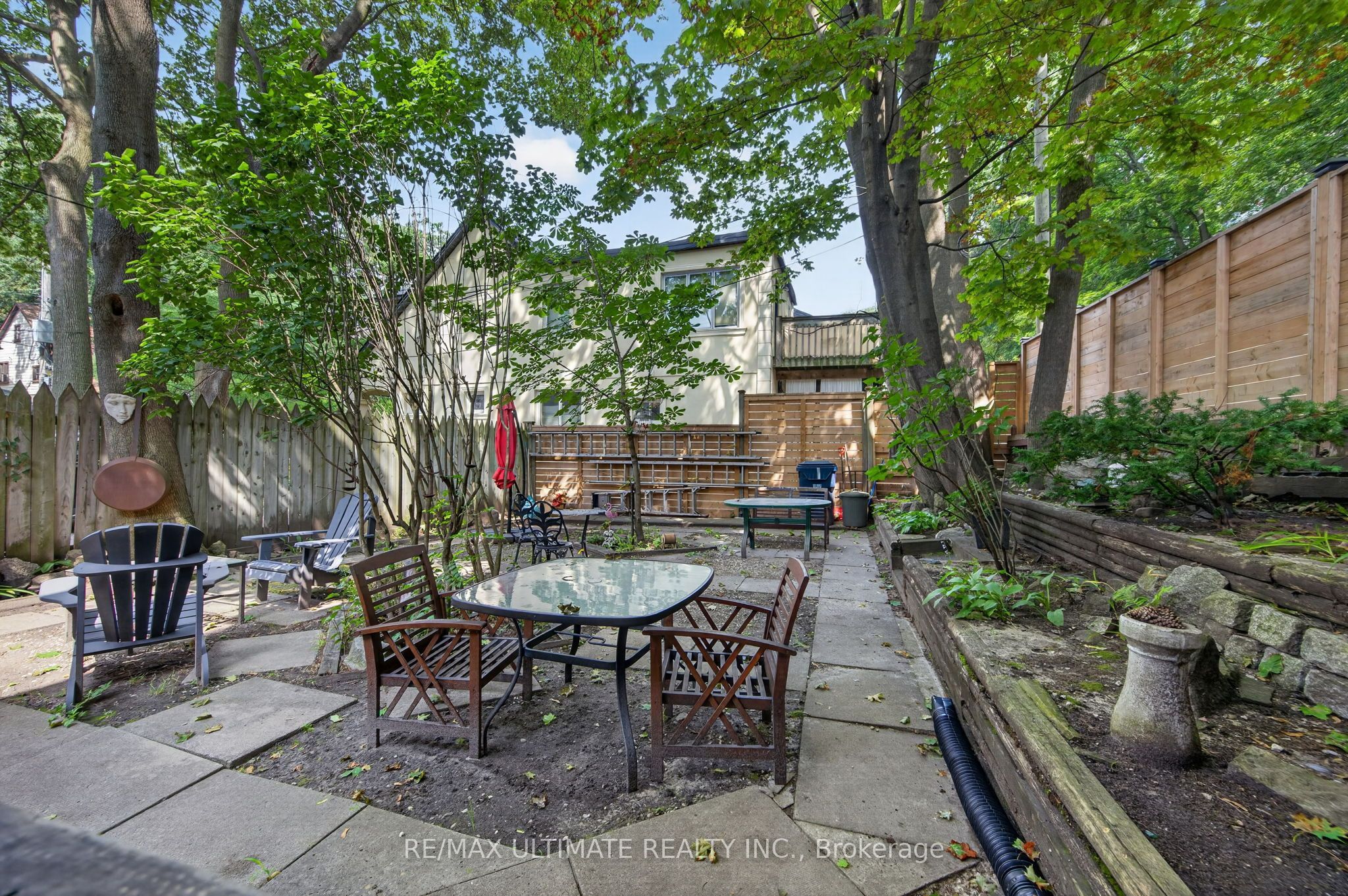 2360 Queen Street E 3 Property Photo 19