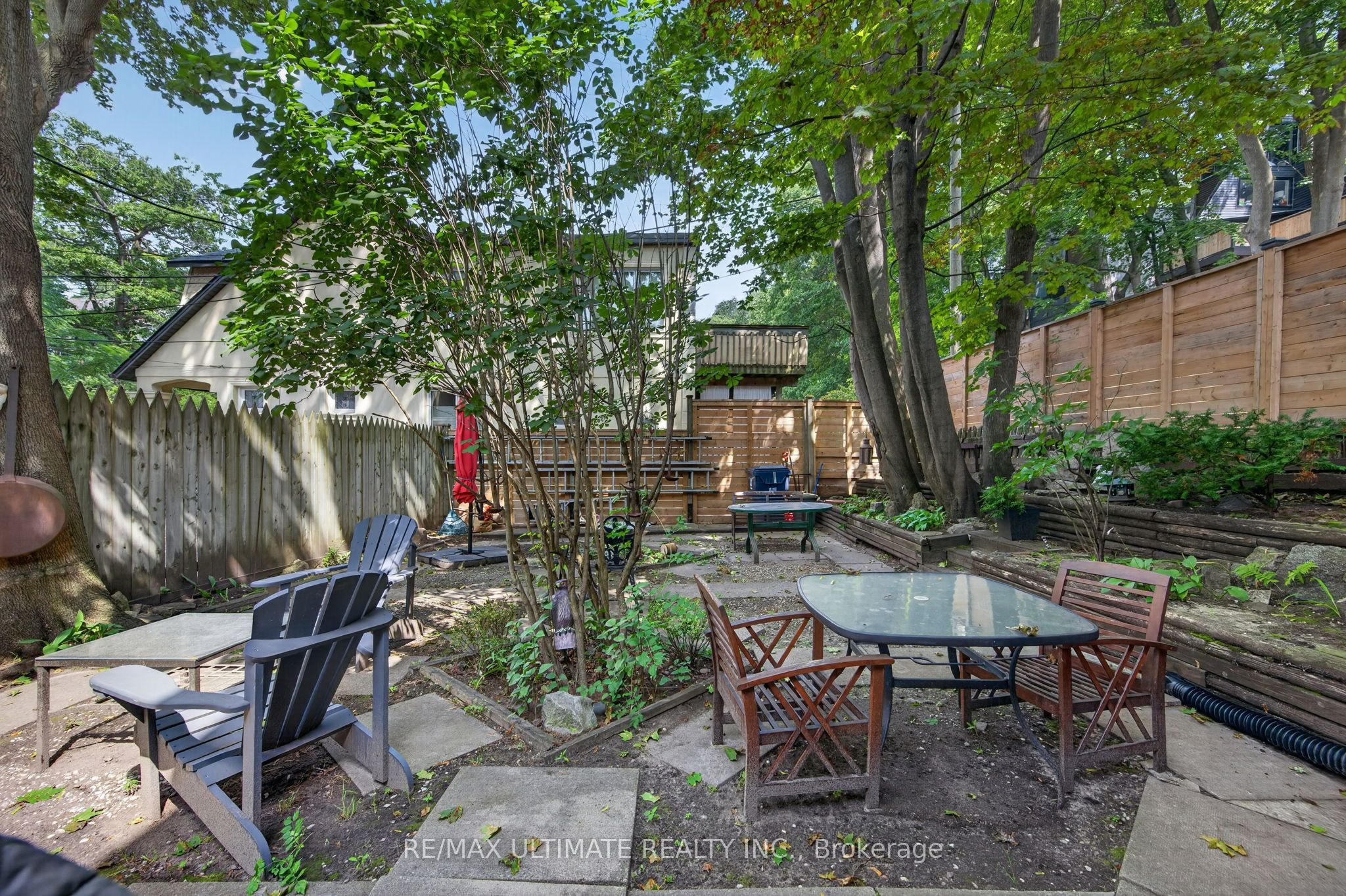 2360 Queen Street E 3 Property Photo 20