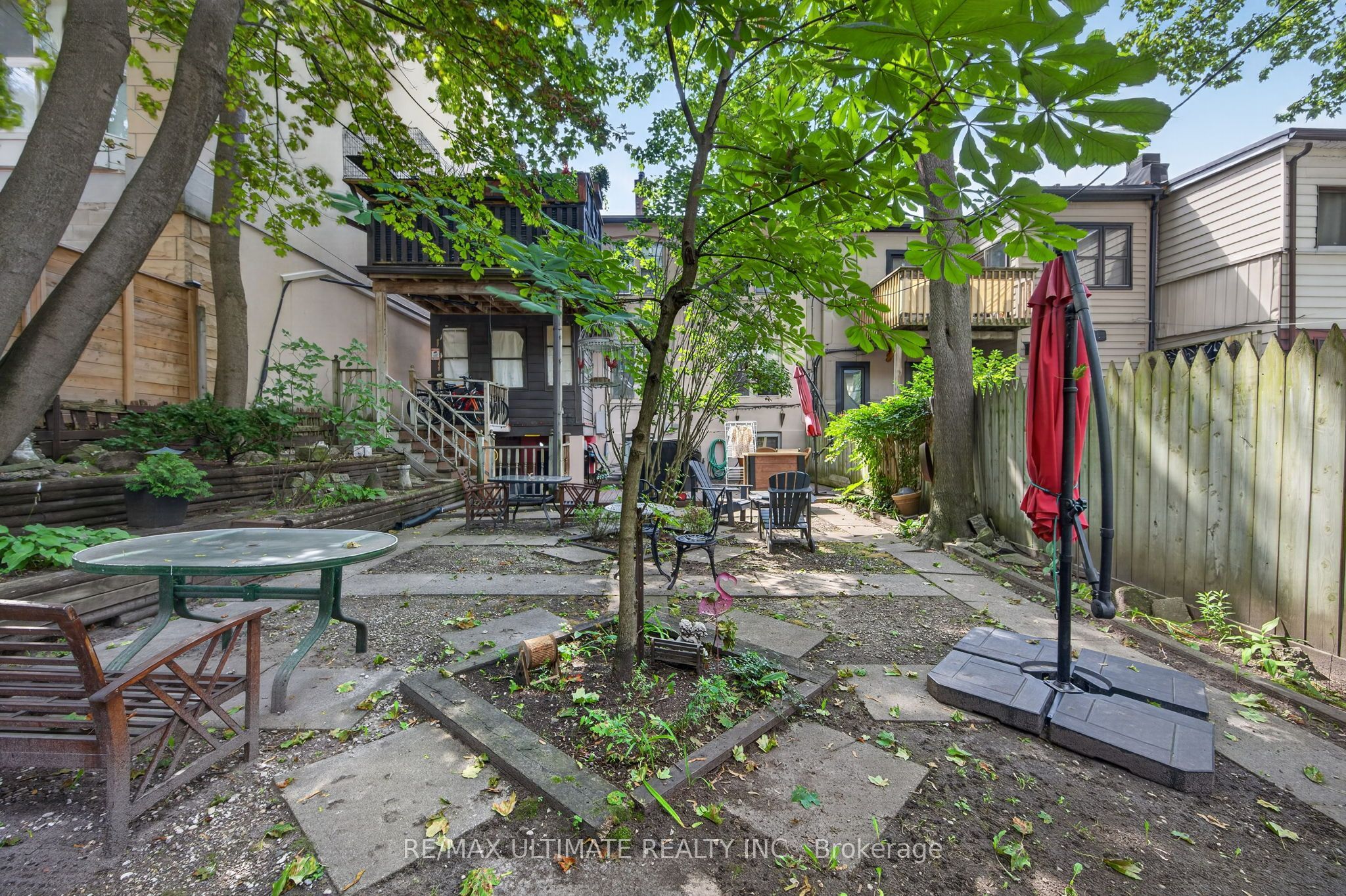 2360 Queen Street E 3 Property Photo 22