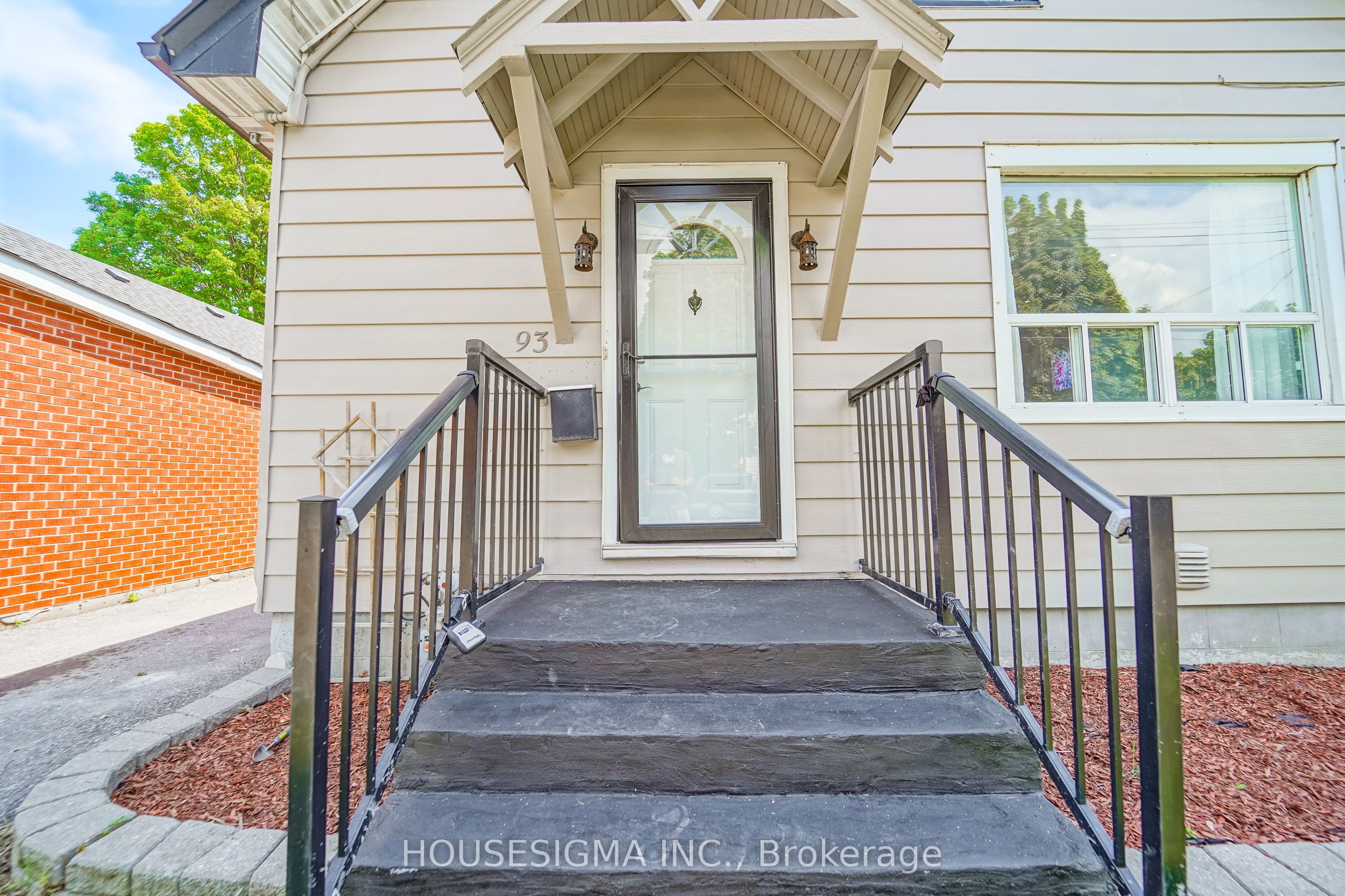 93 Brock Street W Property Photo 6