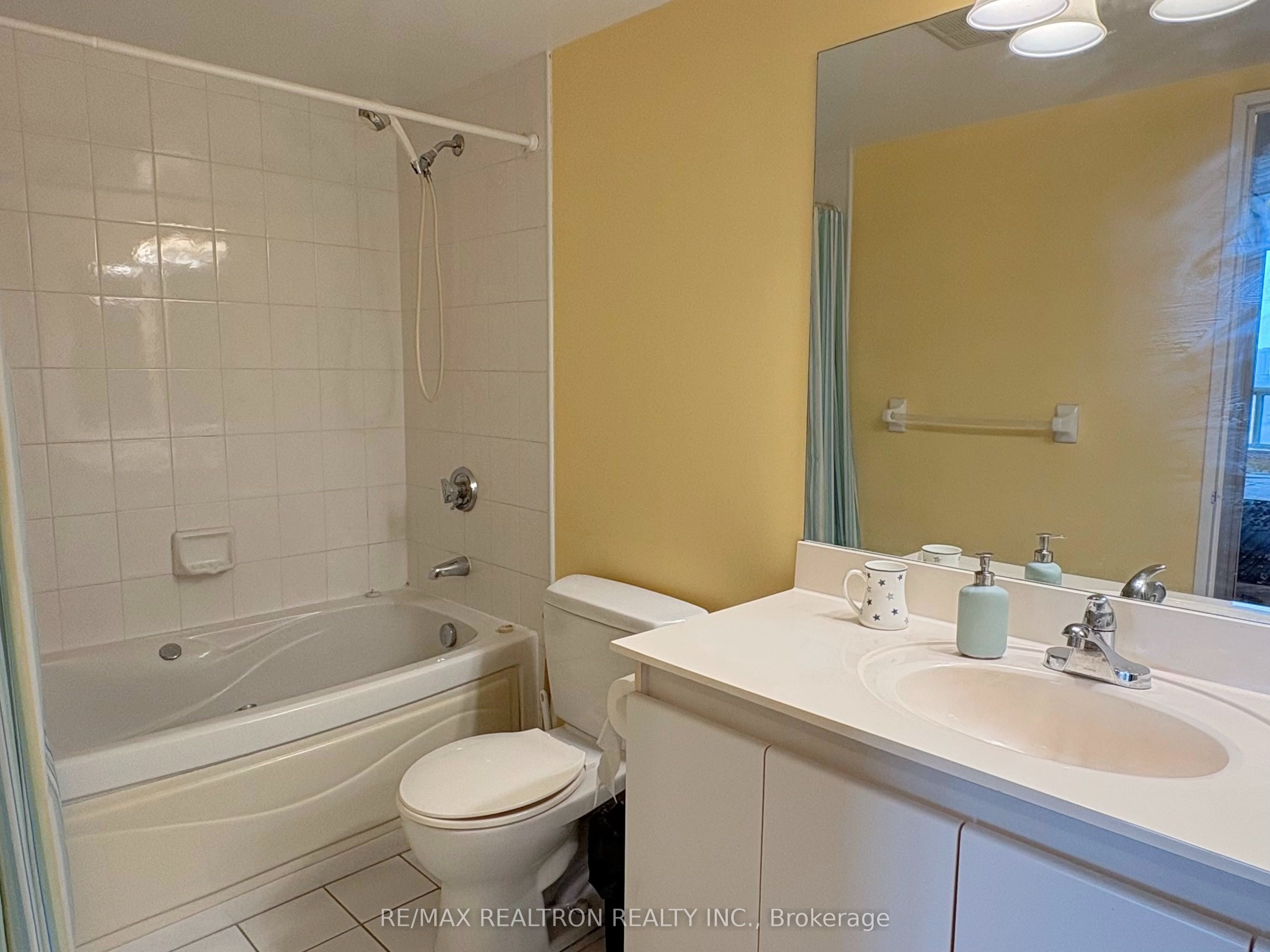 88 Corporate Drive 1708 Property Photo 5
