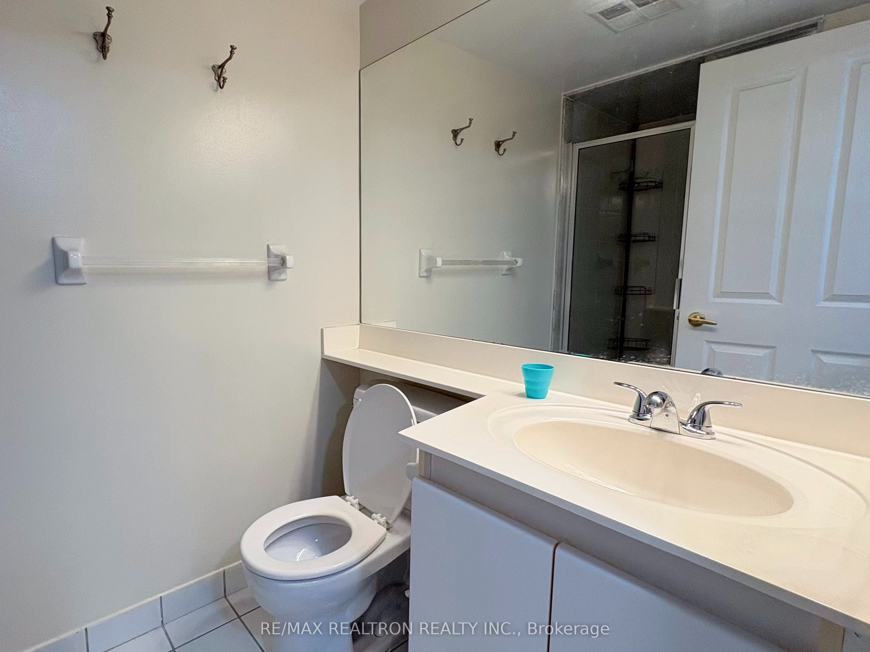 88 Corporate Drive 1708 Property Photo 10