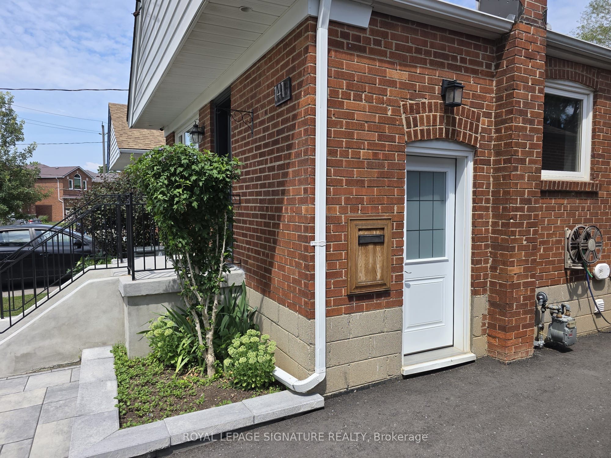 141 Phillip Avenue Lower Property Photo 2