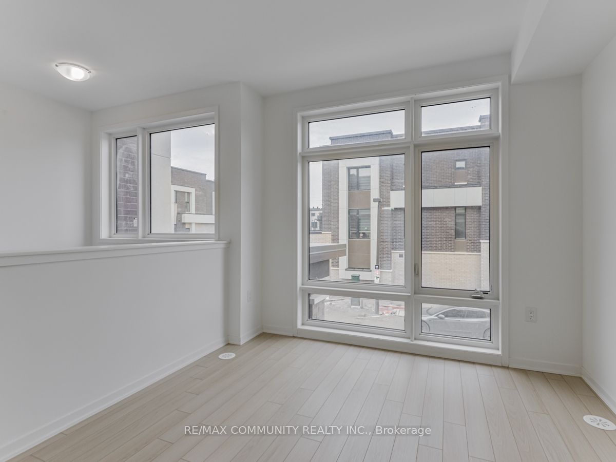 799 Heathrow Path Property Photo 23