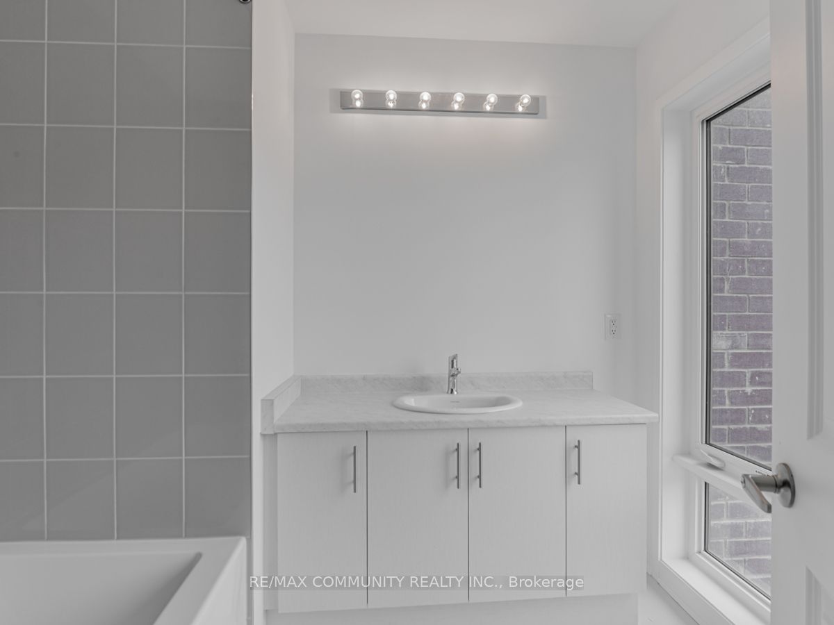 799 Heathrow Path Property Photo 30