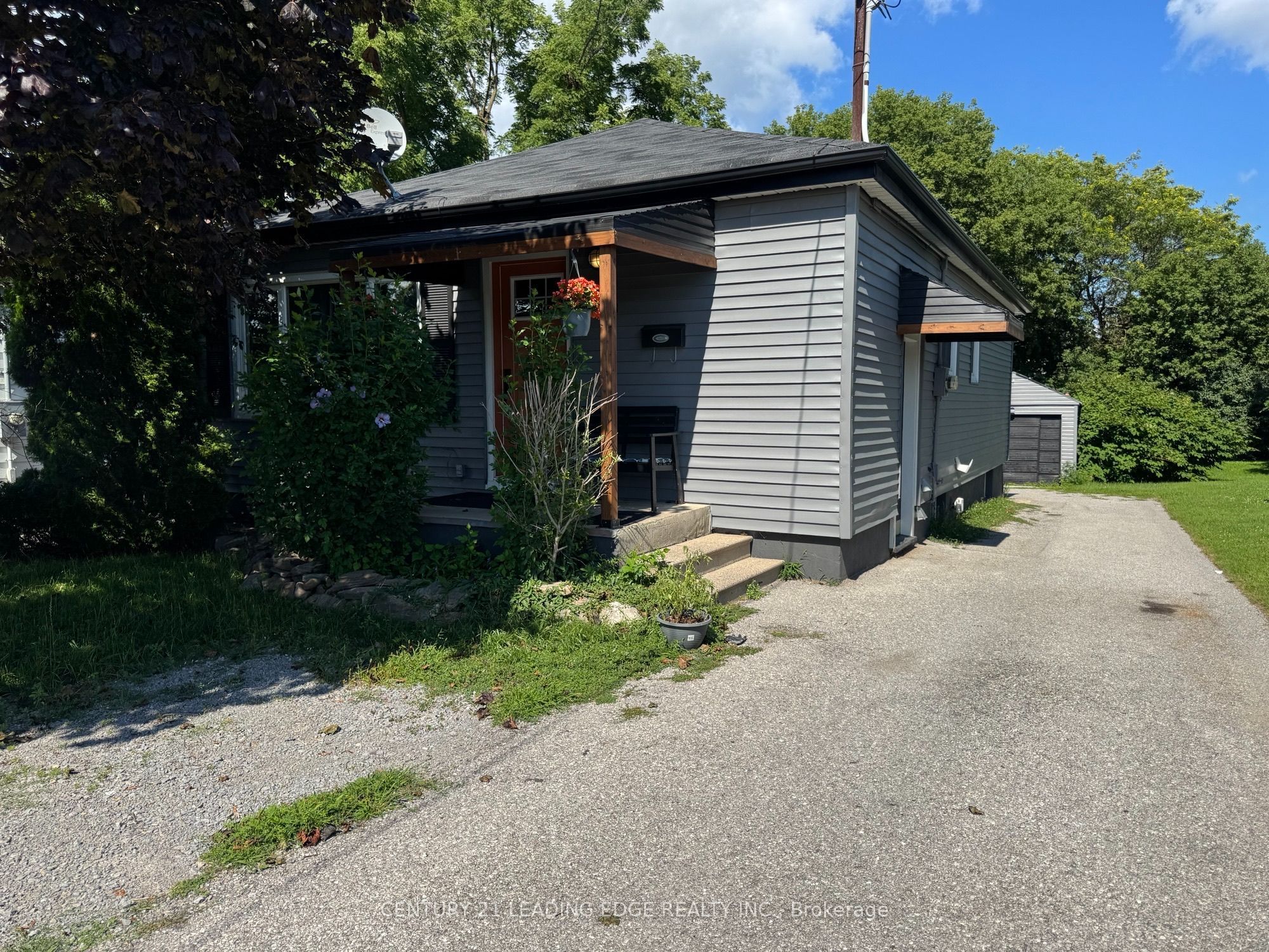 293 Oshawa Boulevard N Property Photo 1