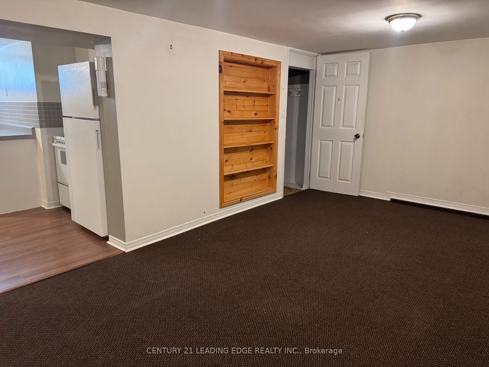 293 Oshawa Boulevard N Property Photo 2