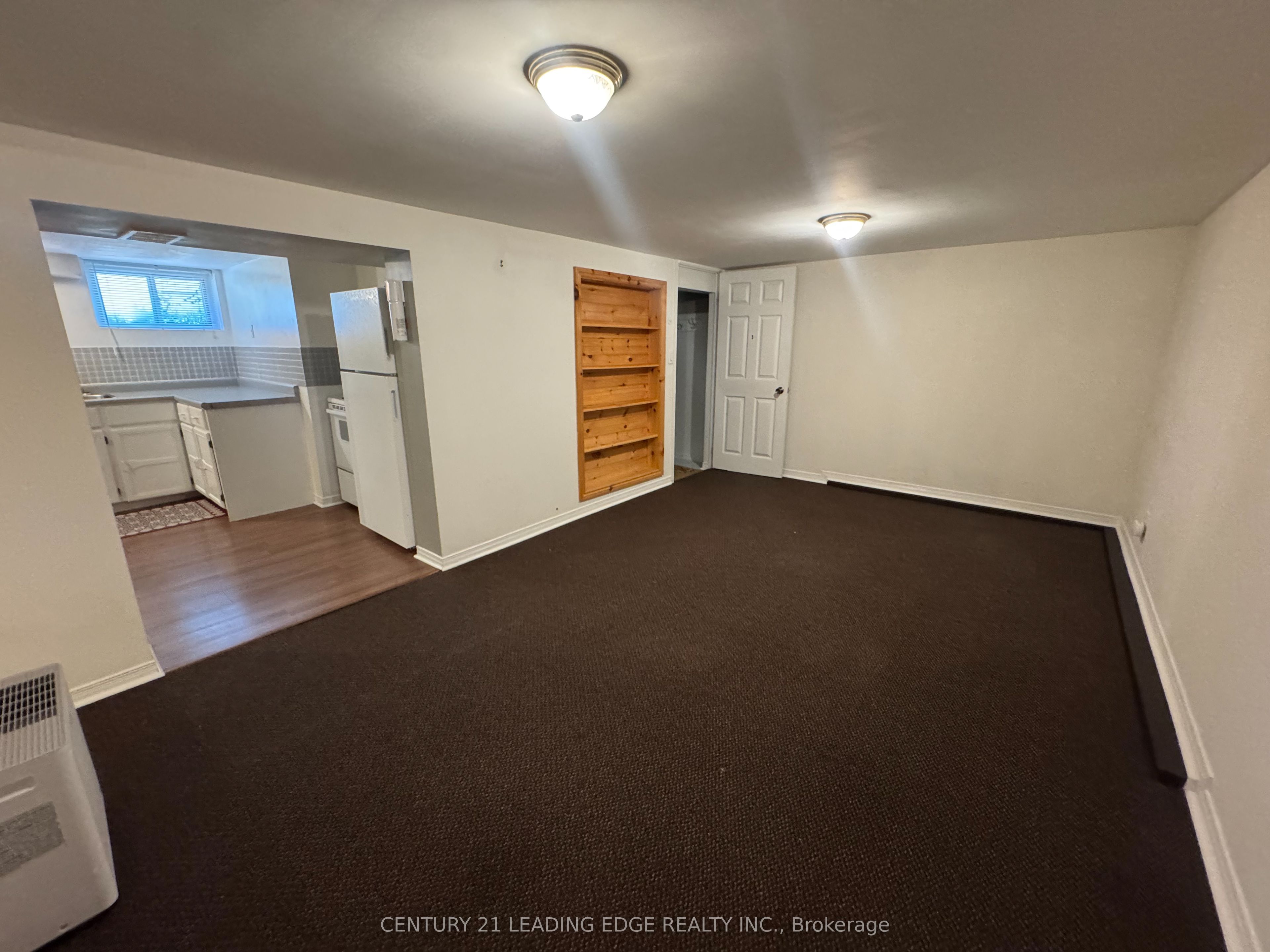 293 Oshawa Boulevard N Property Photo 3