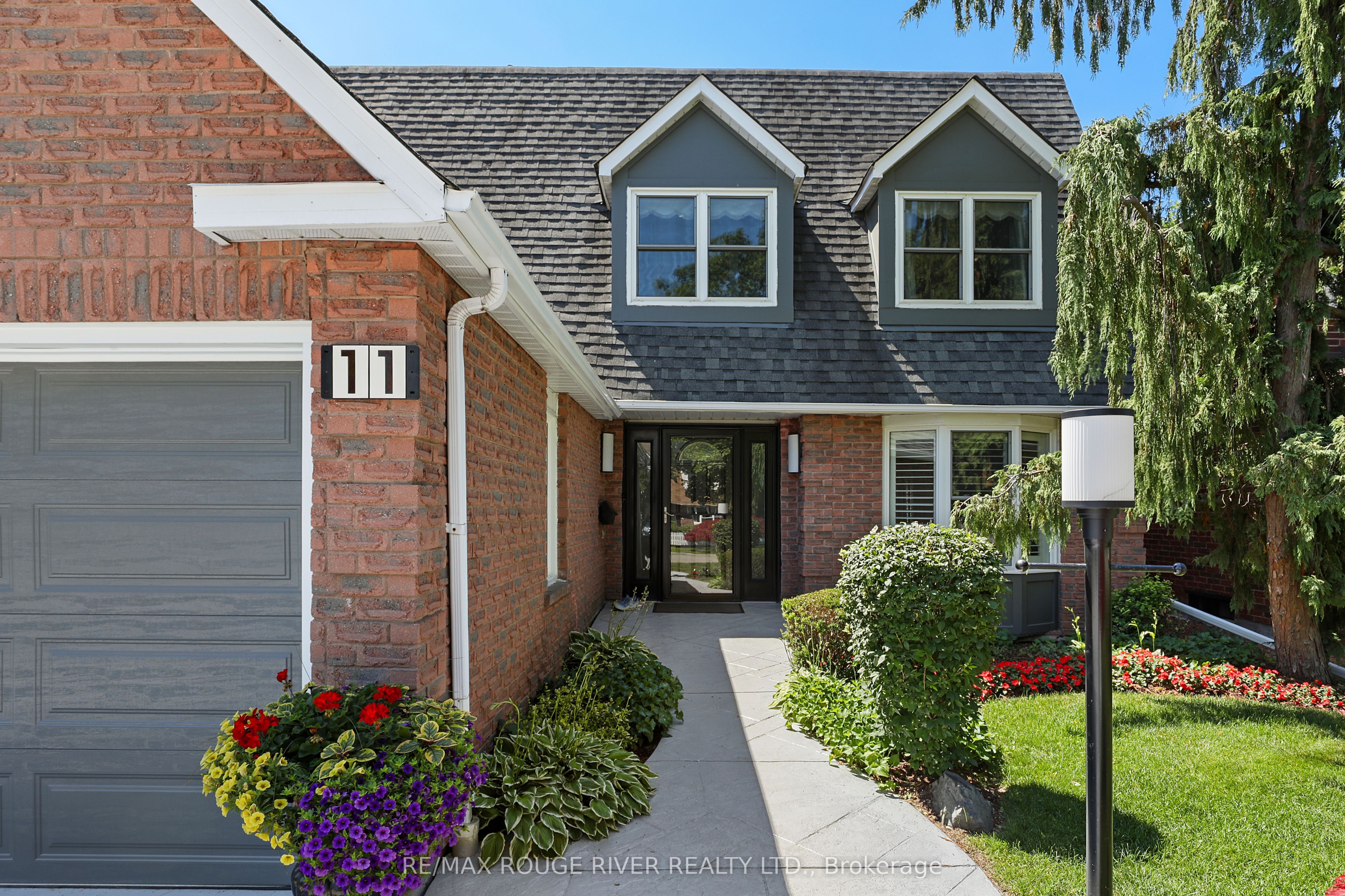 11 Canmore Boulevard Property Photo 2