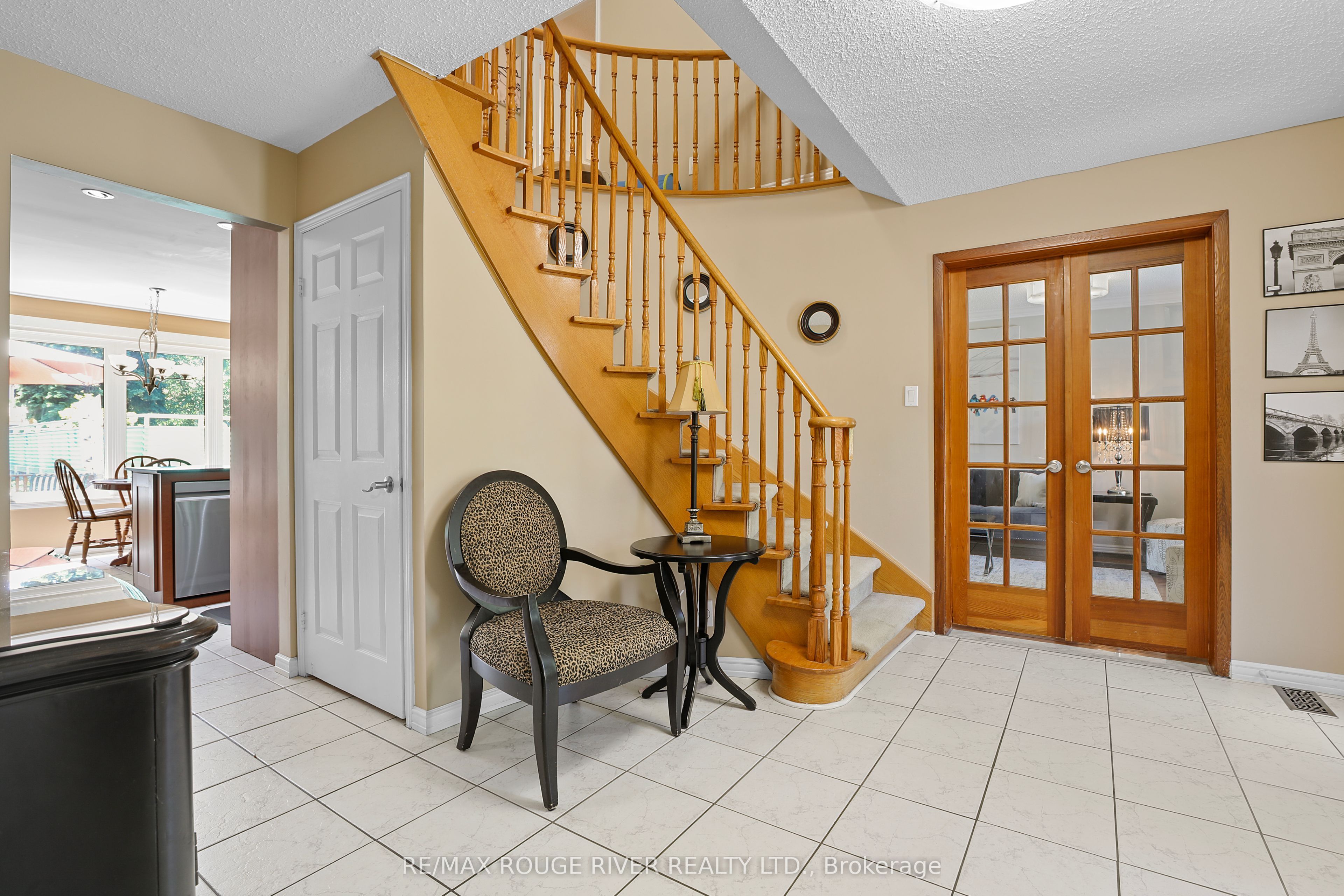 11 Canmore Boulevard Property Photo 3