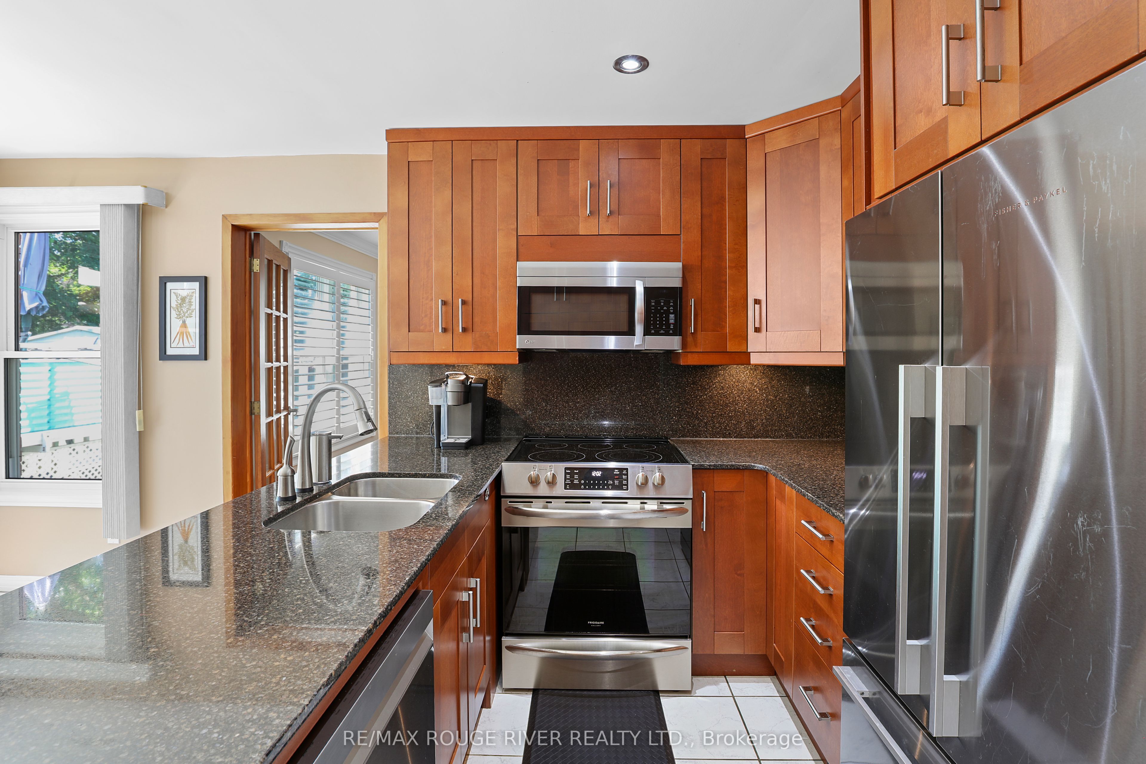 11 Canmore Boulevard Property Photo 4
