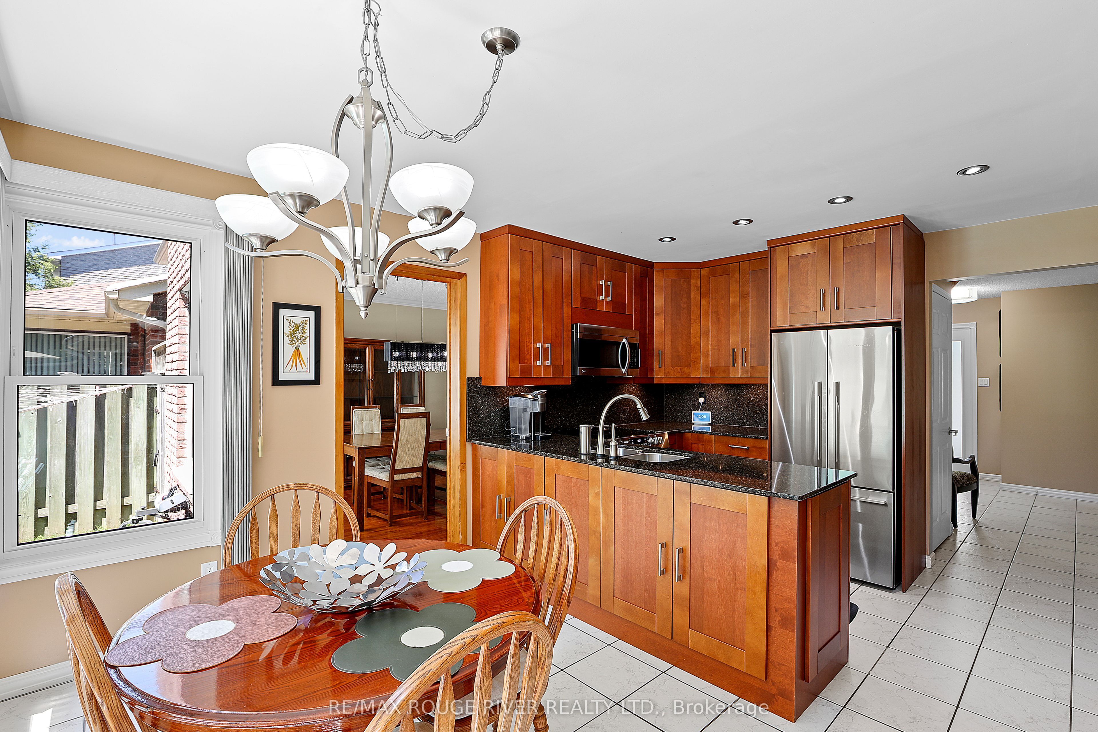 11 Canmore Boulevard Property Photo 5