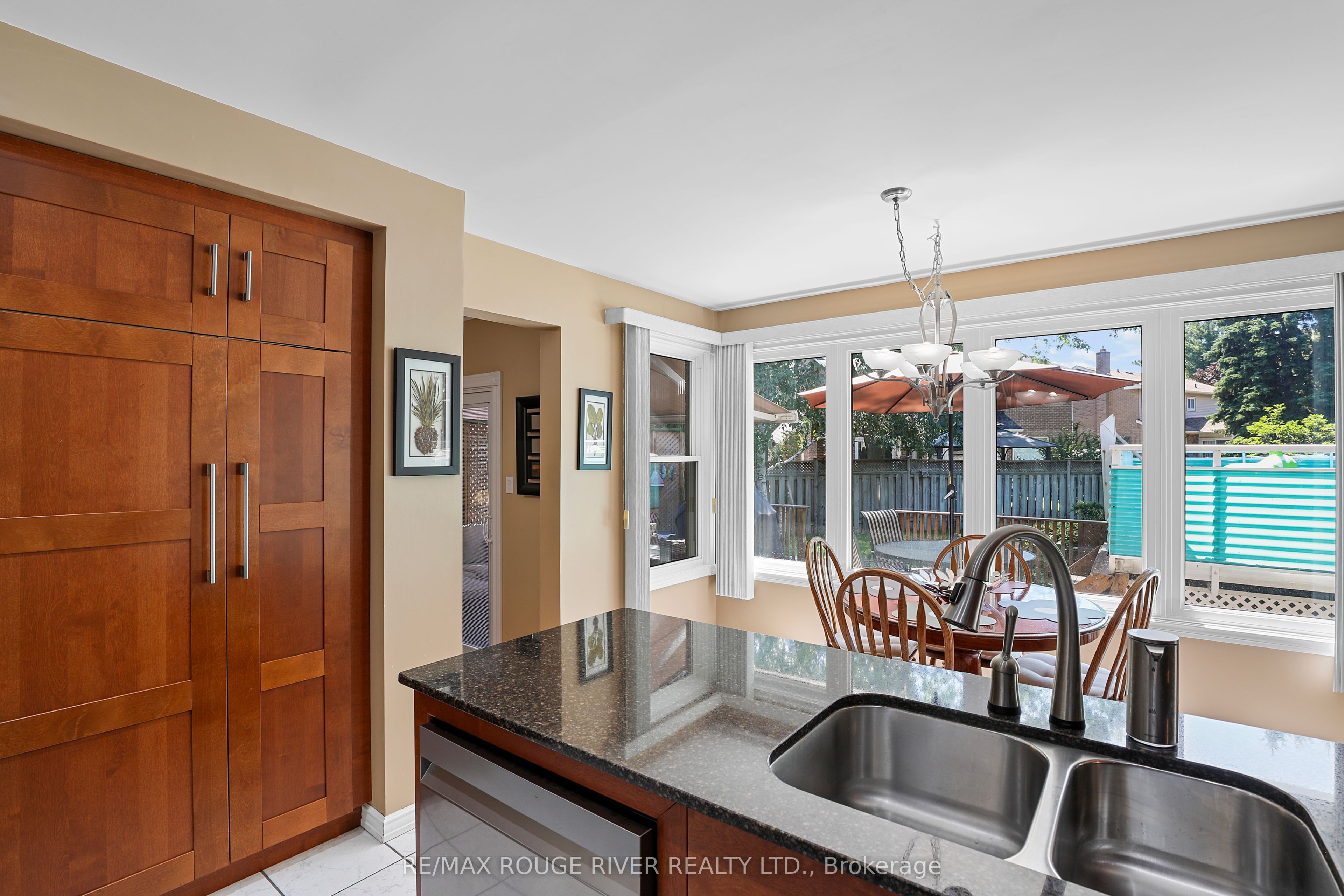 11 Canmore Boulevard Property Photo 6