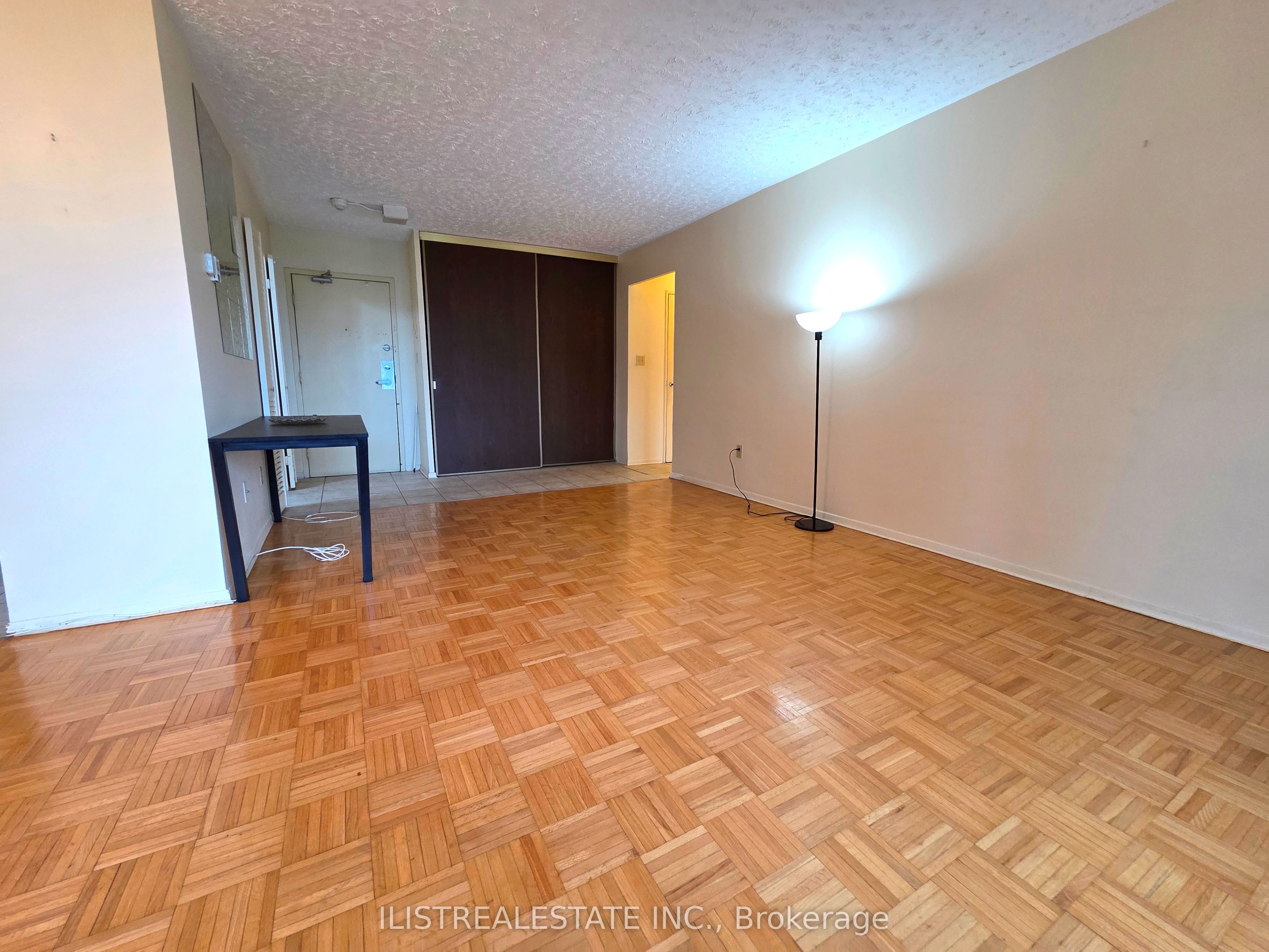 5 Massey Square 407 Property Photo 6