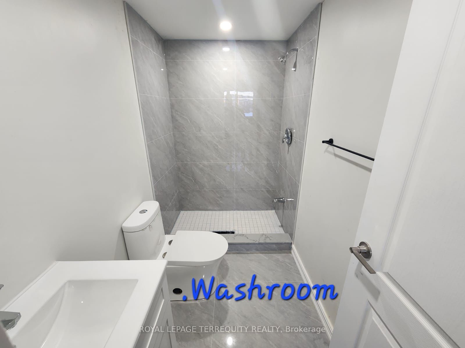 2540 Hibiscus Drive Property Photo 3