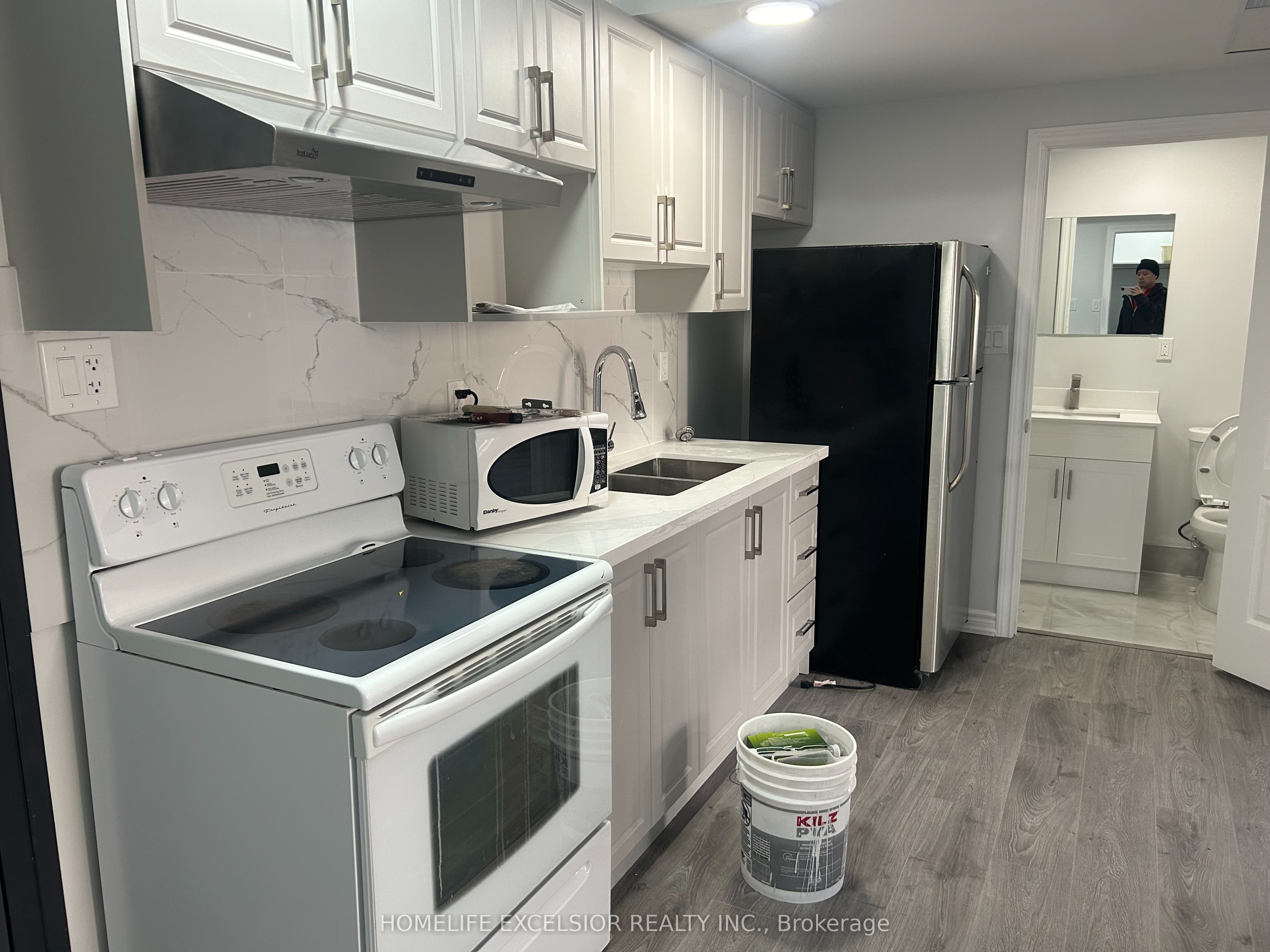 3 Simcoe Street S Unit 3 Property Photo 1
