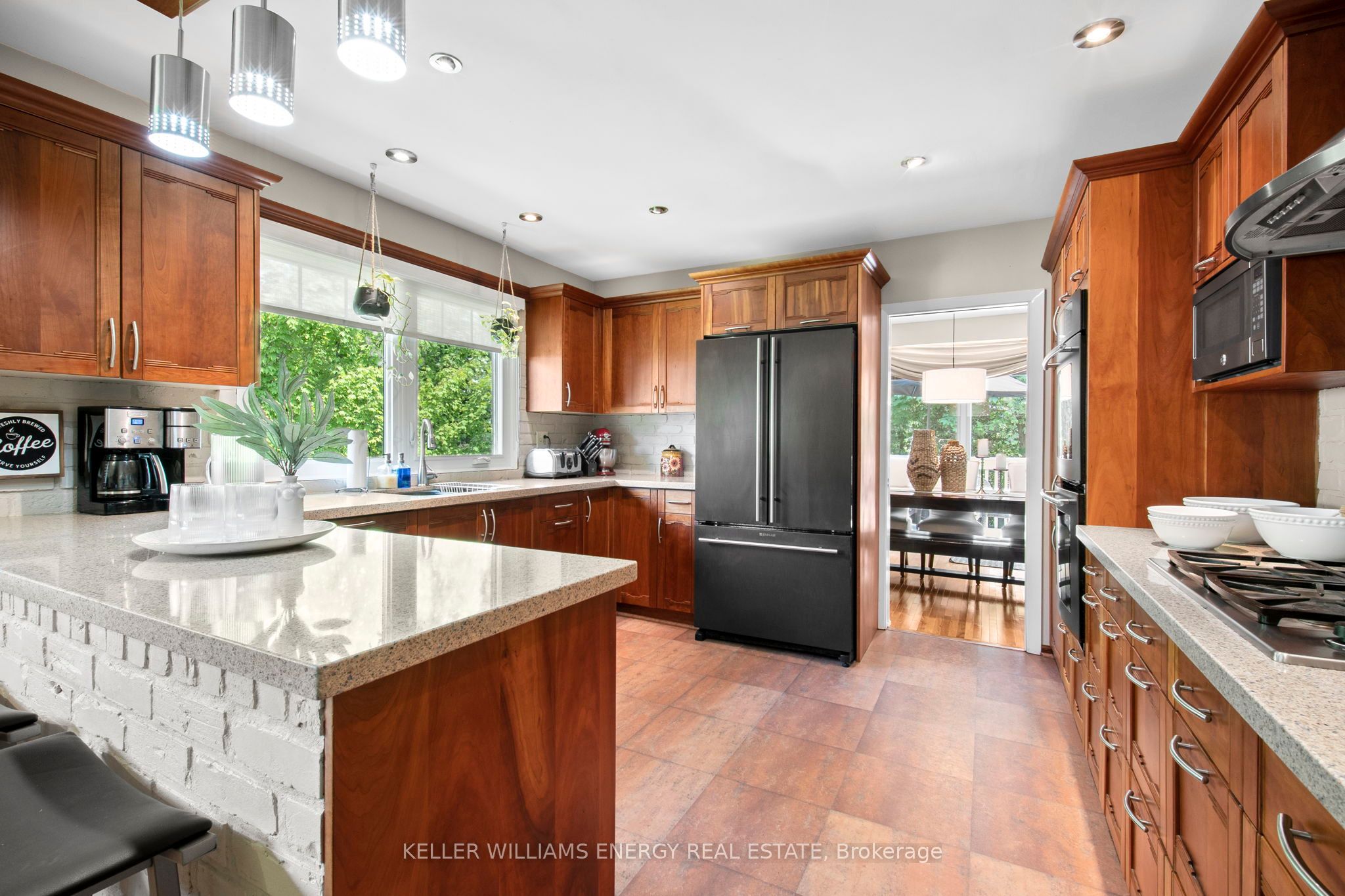 833 Glenmanor Drive Property Photo 7