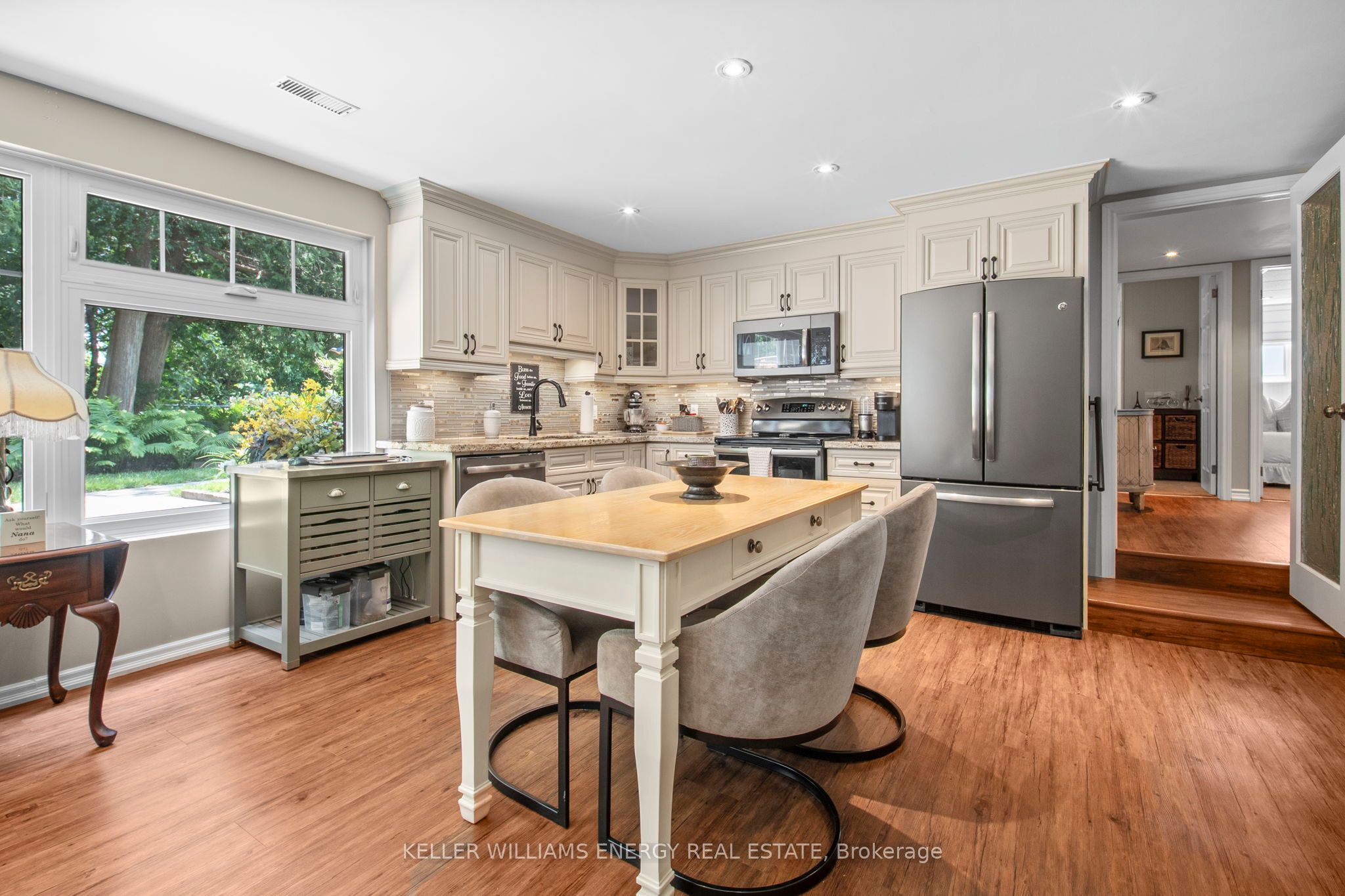 833 Glenmanor Drive Property Photo 18