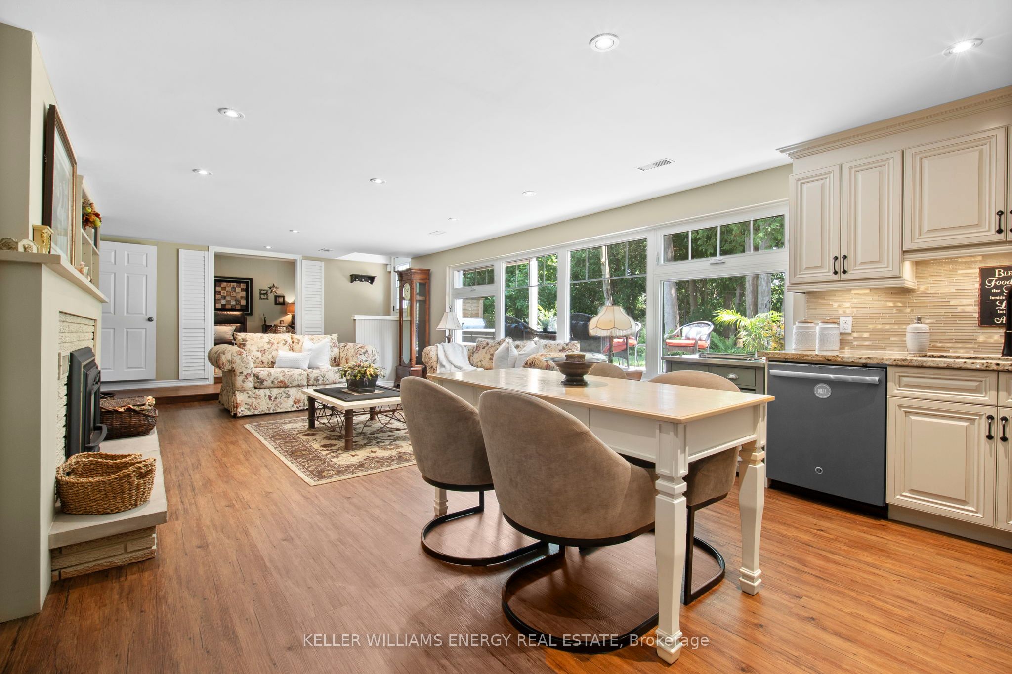 833 Glenmanor Drive Property Photo 19