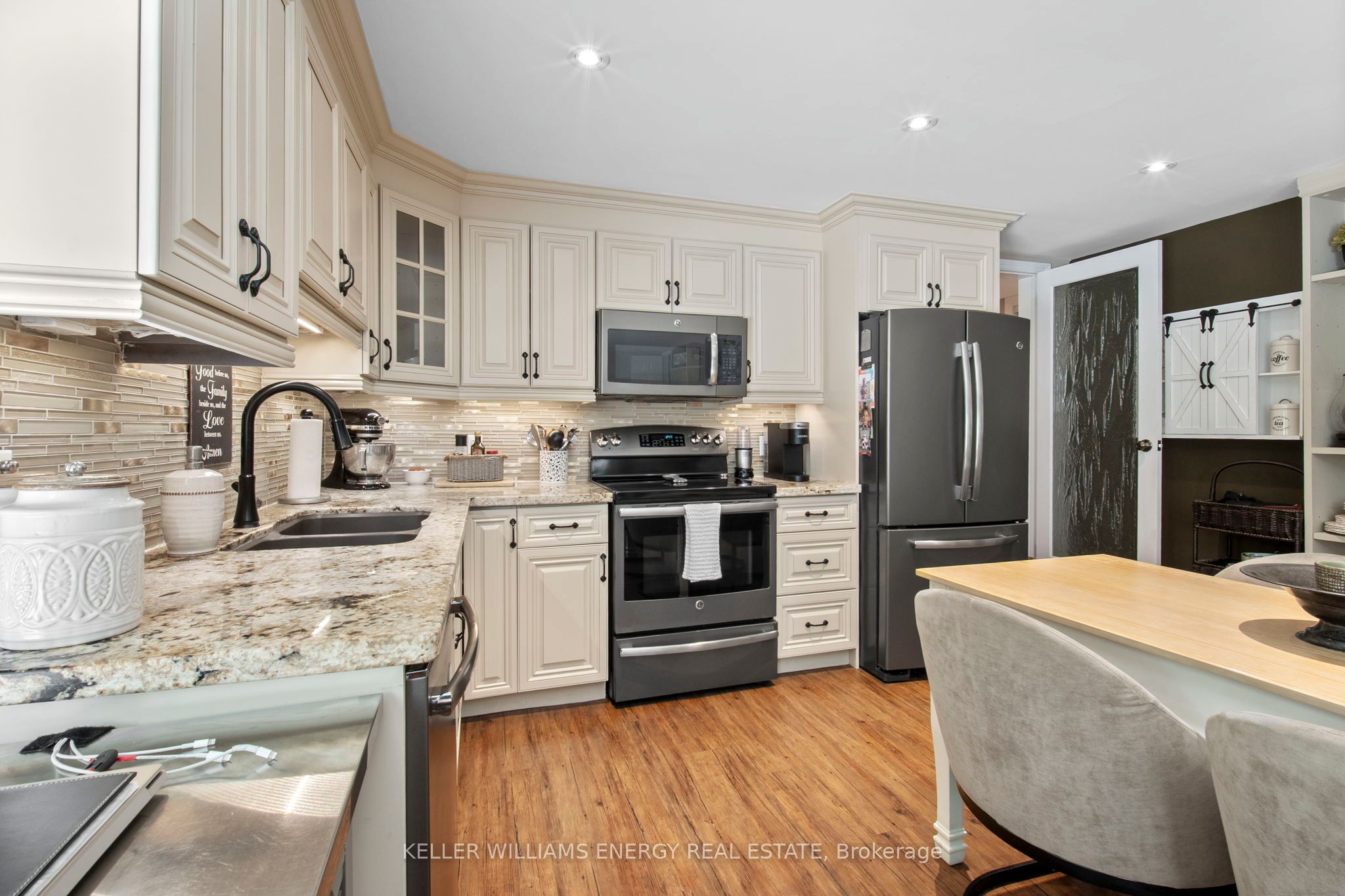 833 Glenmanor Drive Property Photo 20