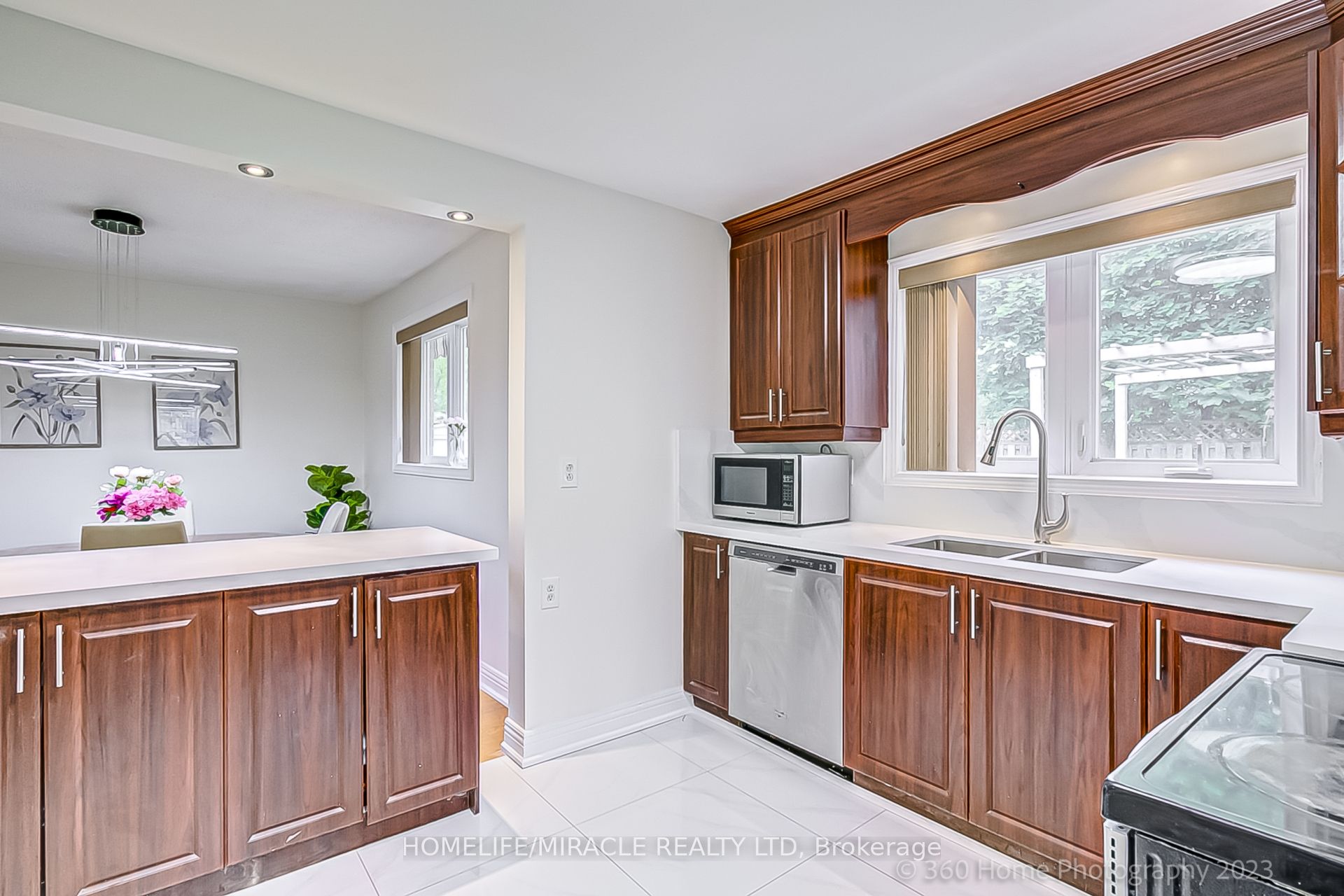 137 Merkley Square Property Photo 6