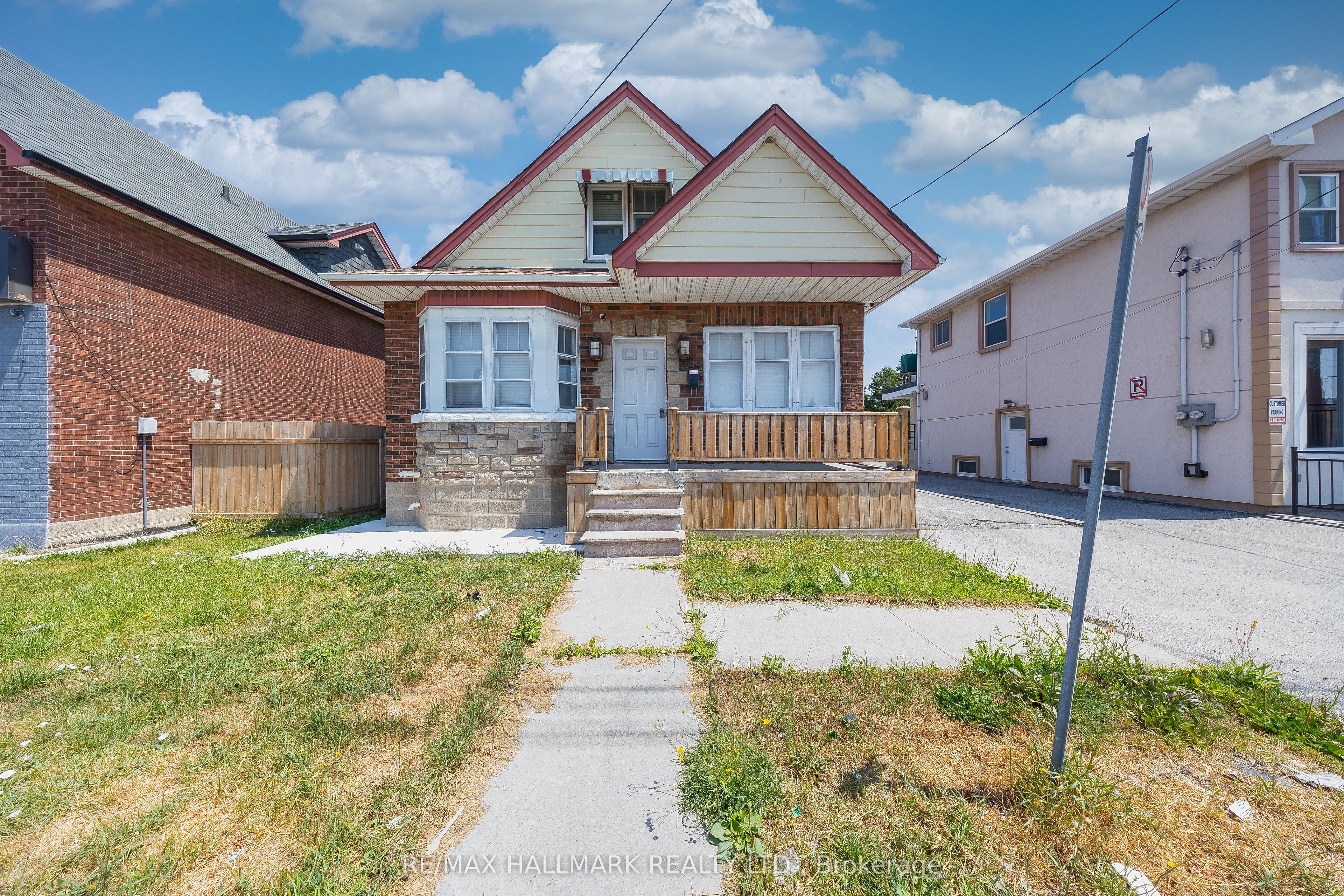 559 Ritson Road S Property Photo 1