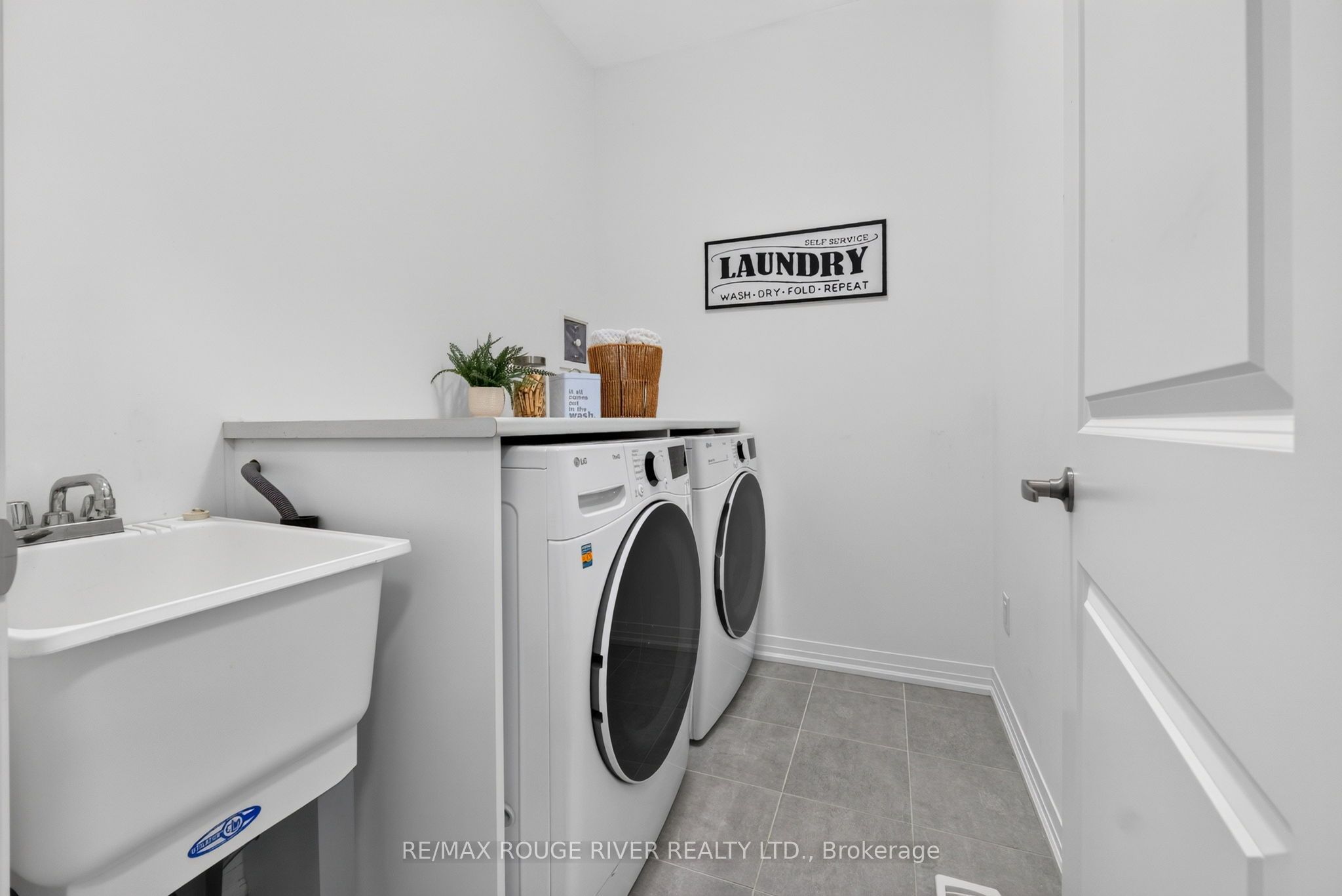164 Ogston Crescent Property Photo 26
