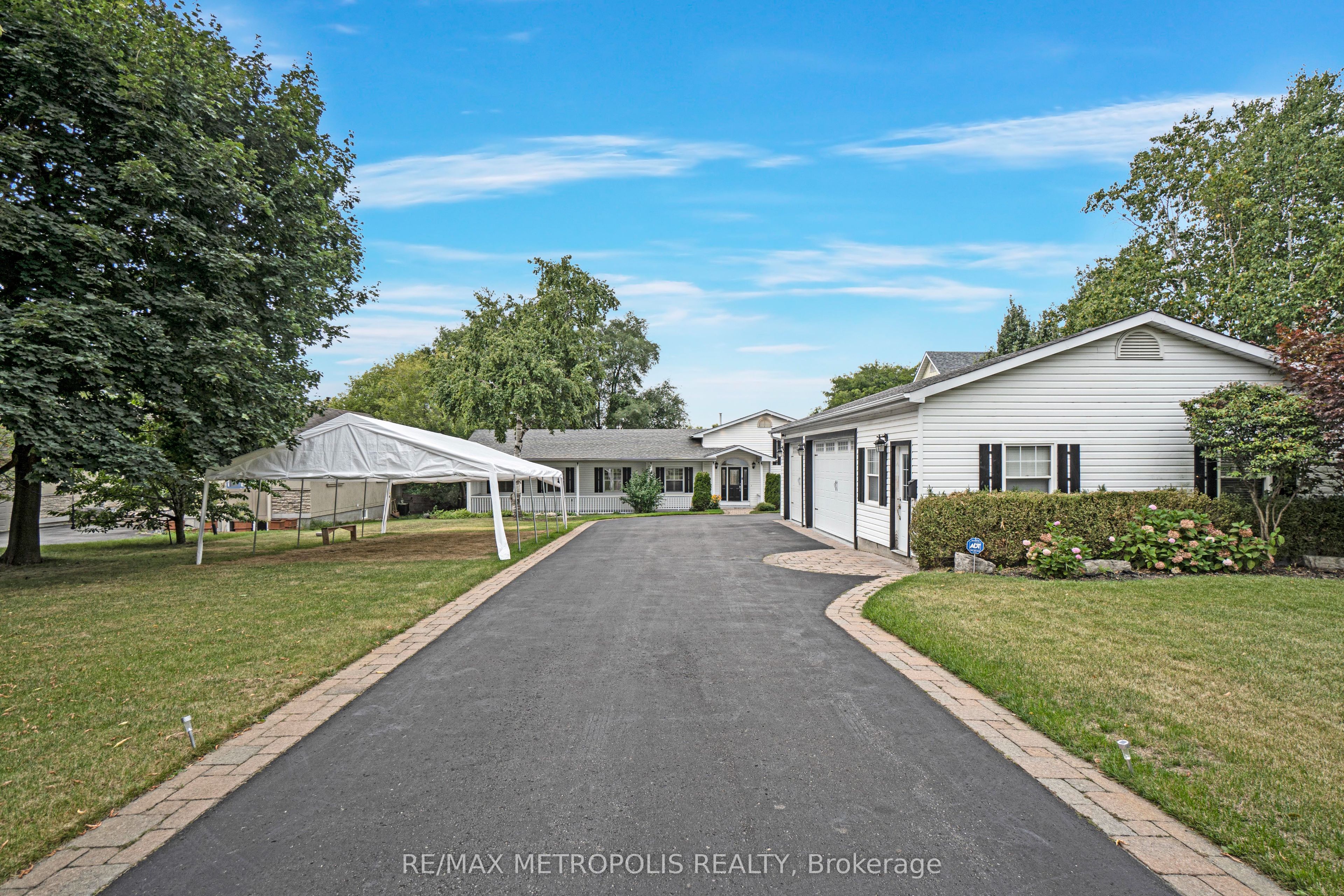 1872 Appleview Road Property Photo 2