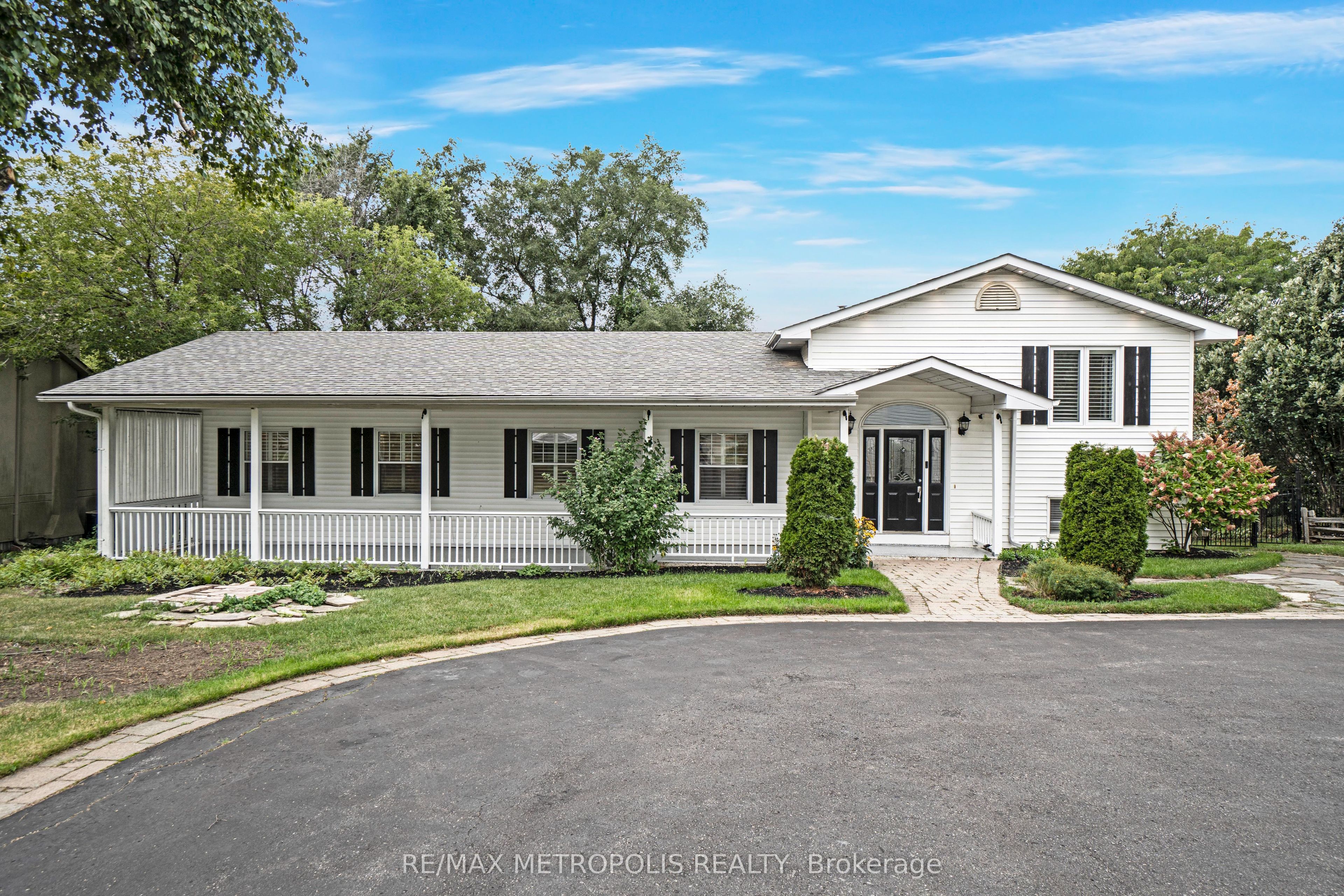 1872 Appleview Road Property Photo 3