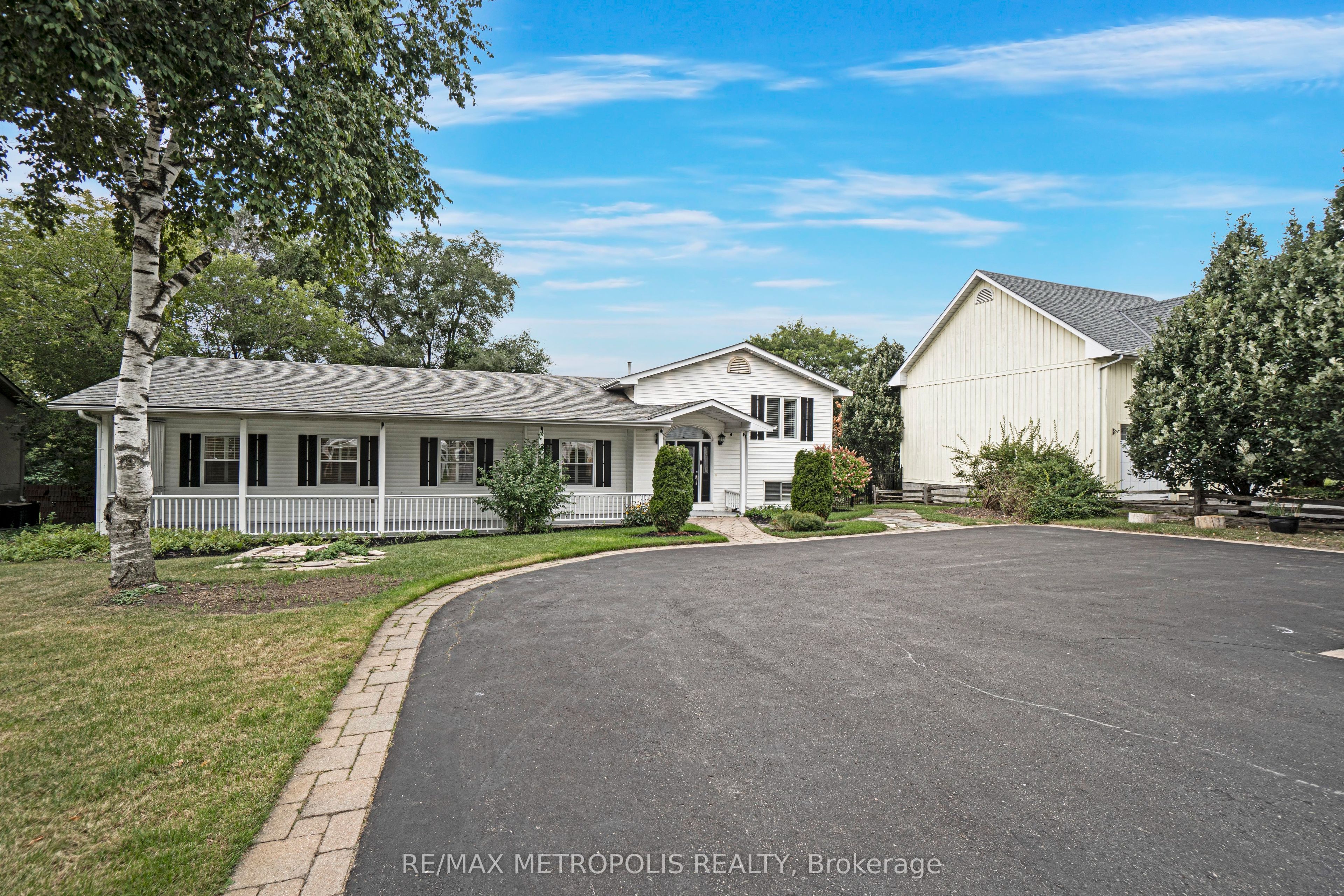 1872 Appleview Road Property Photo 4