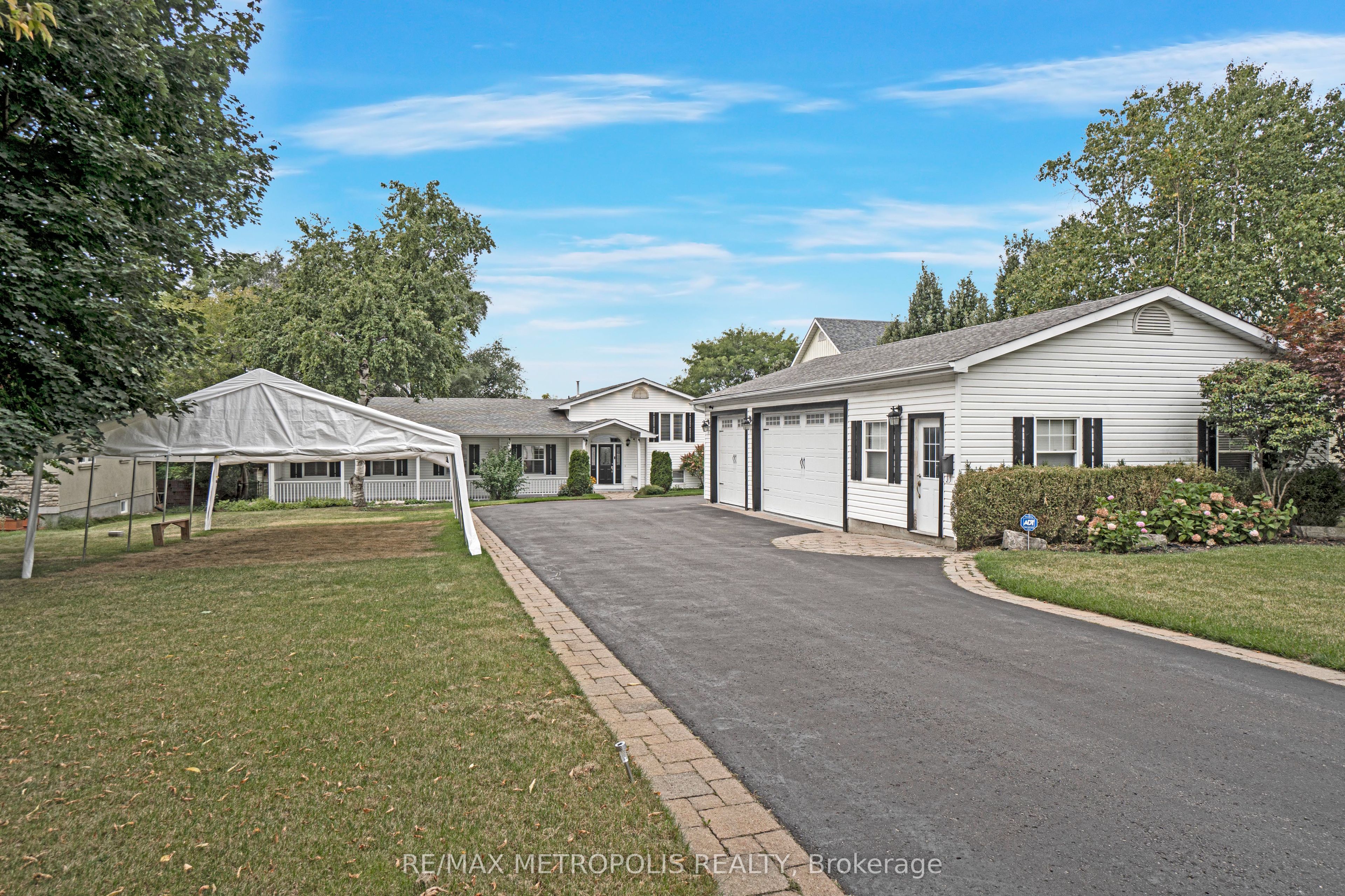 1872 Appleview Road Property Photo 5