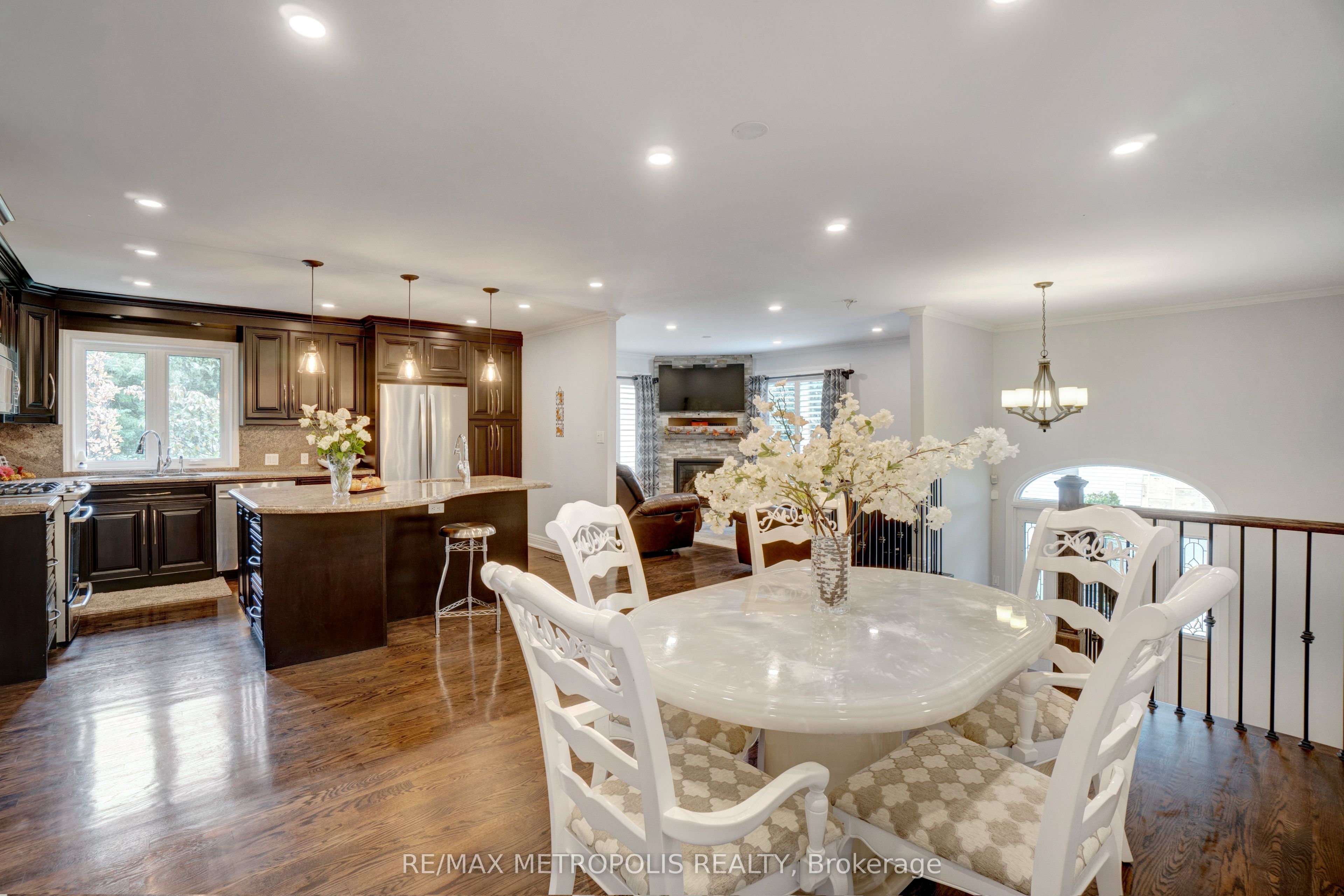 1872 Appleview Road Property Photo 9