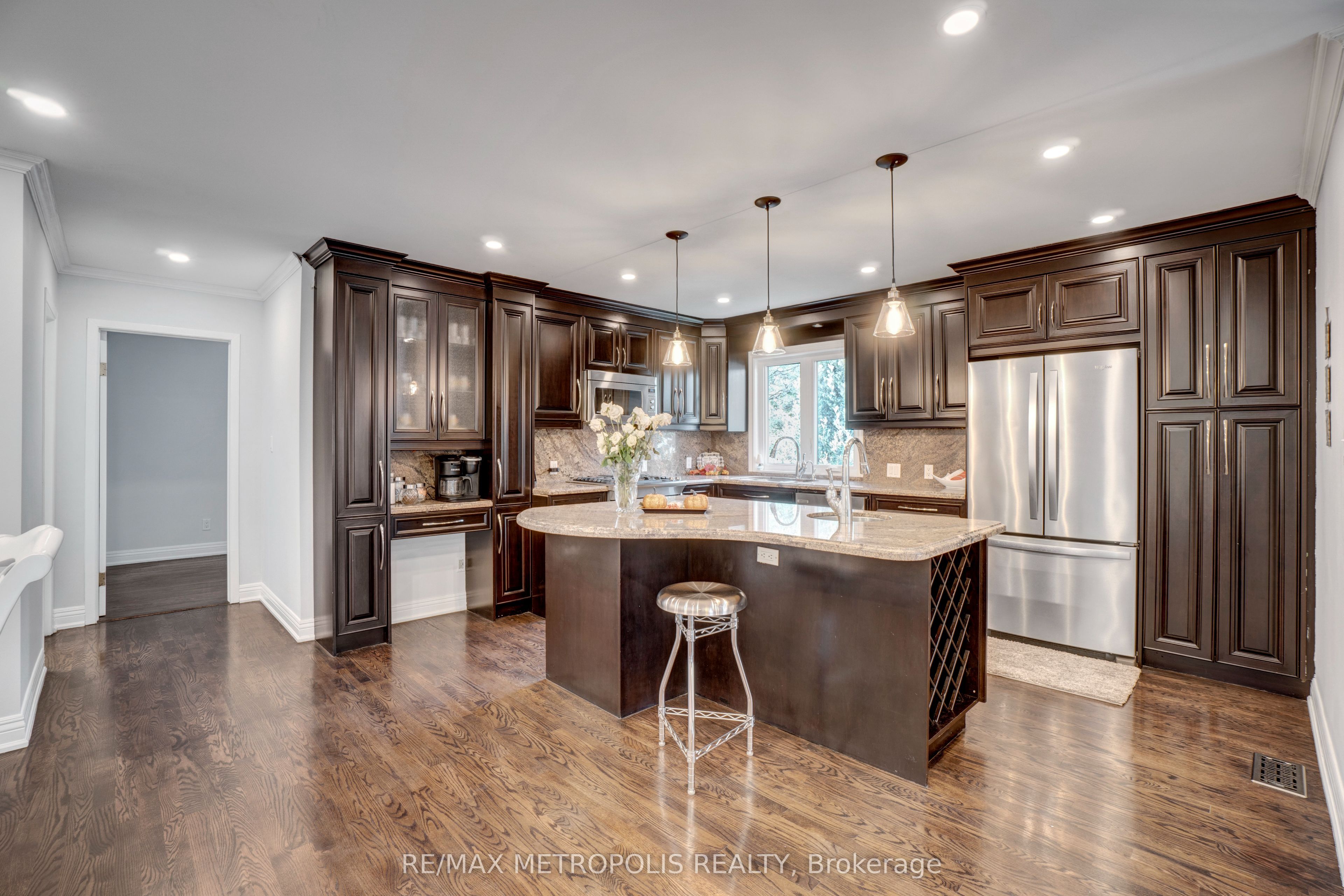 1872 Appleview Road Property Photo 10