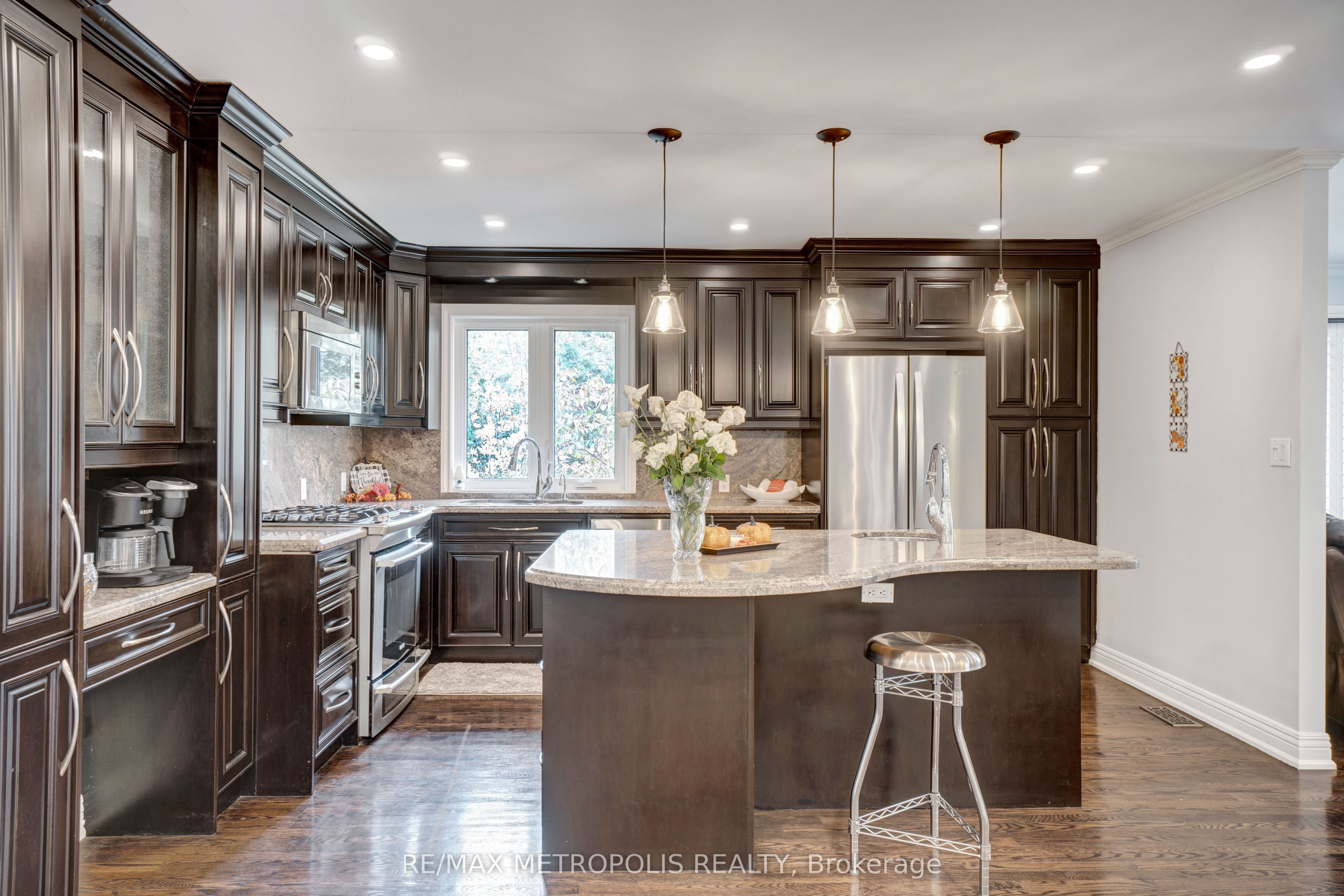 1872 Appleview Road Property Photo 11