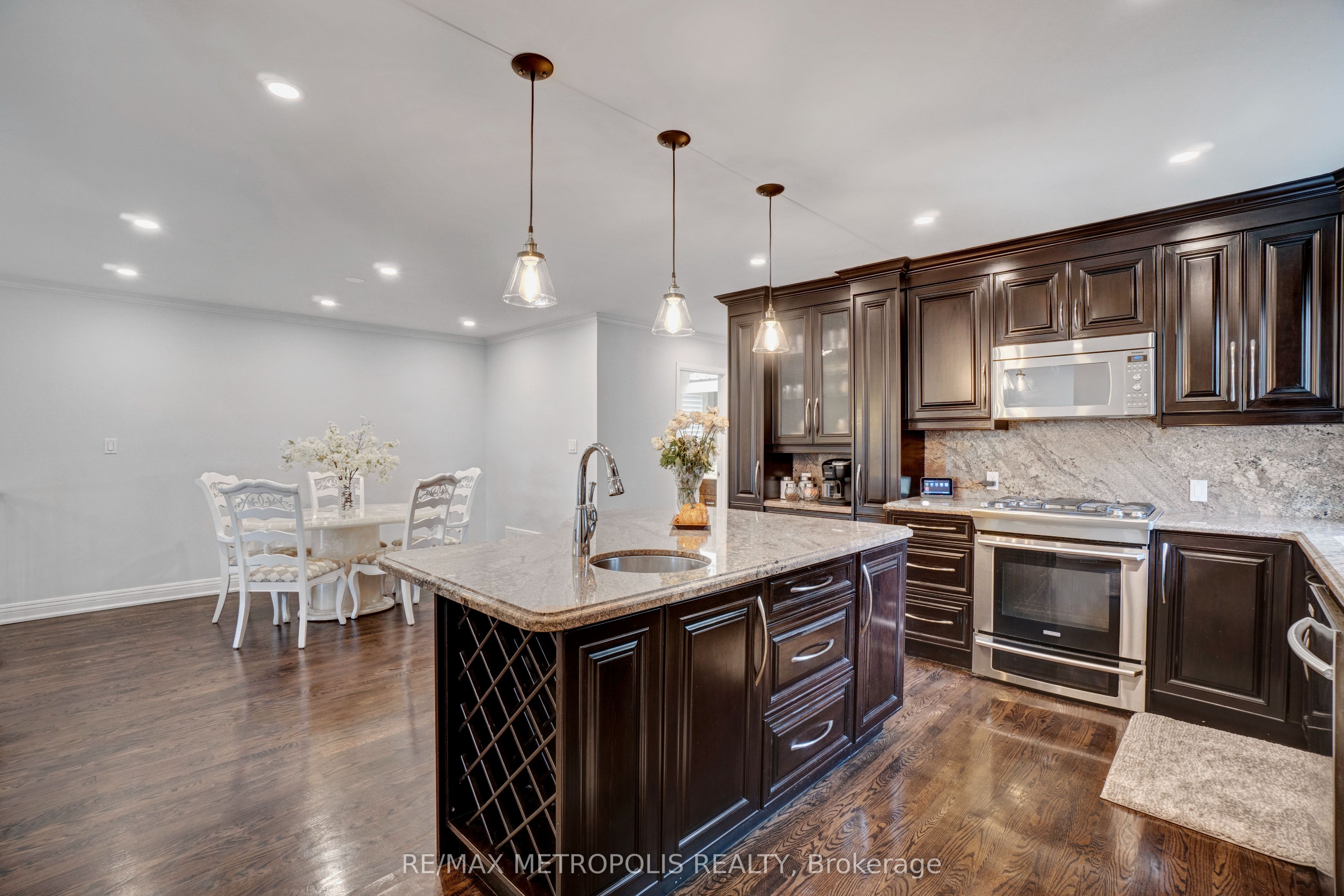 1872 Appleview Road Property Photo 12