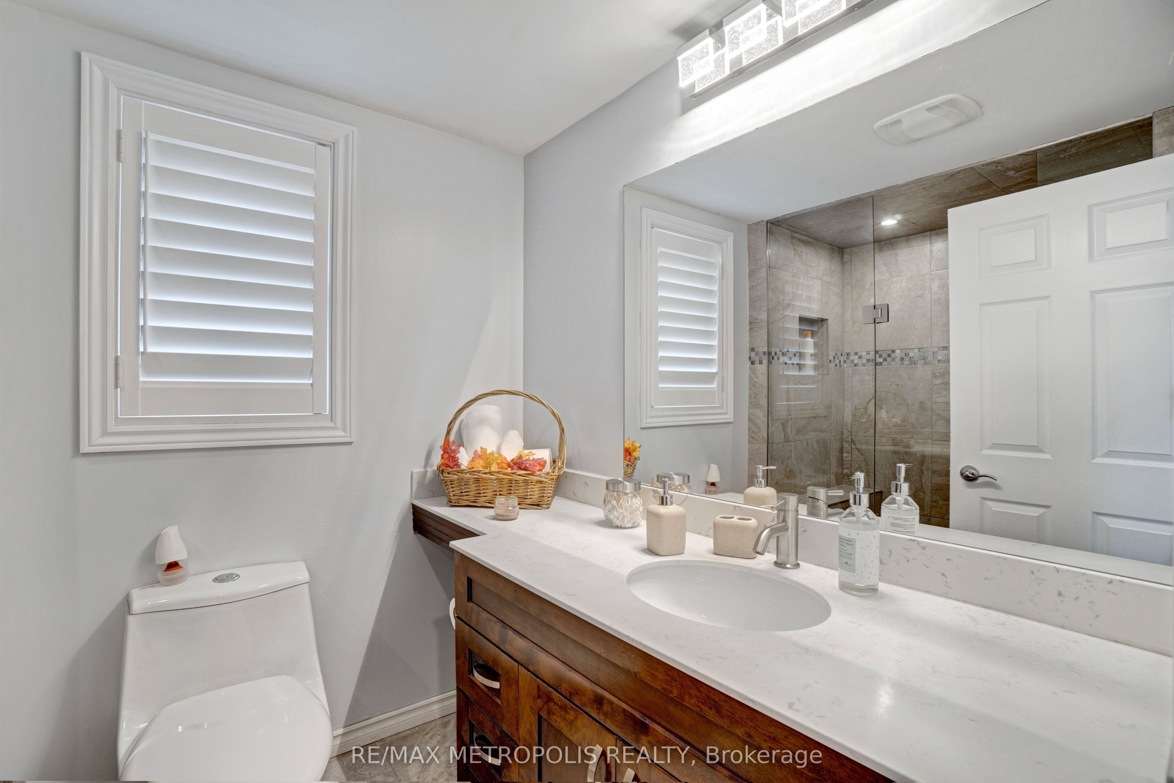 1872 Appleview Road Property Photo 17