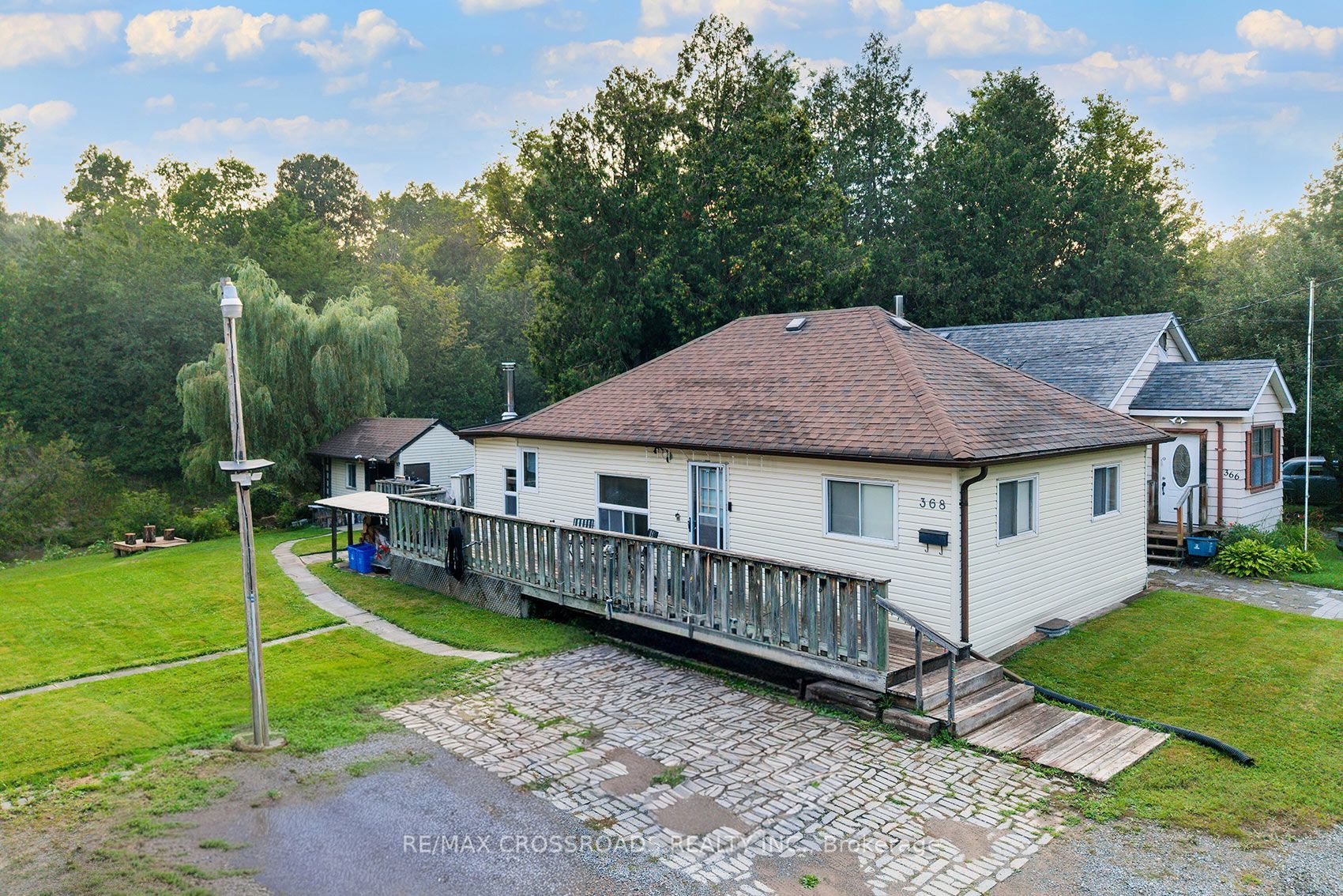 368 Cedar Valley Boulevard Property Photo 3