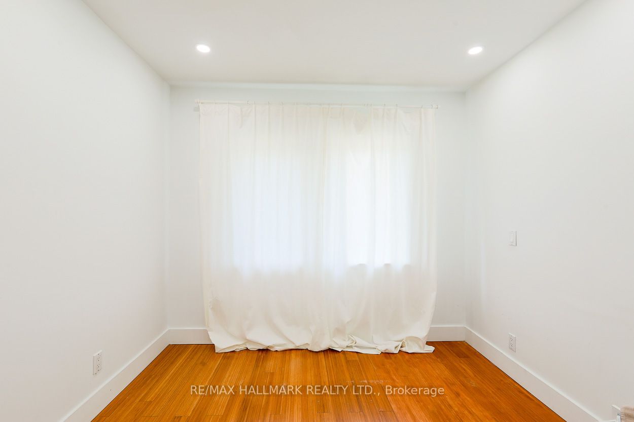 2159 Gerrard Street E Main Property Photo 9