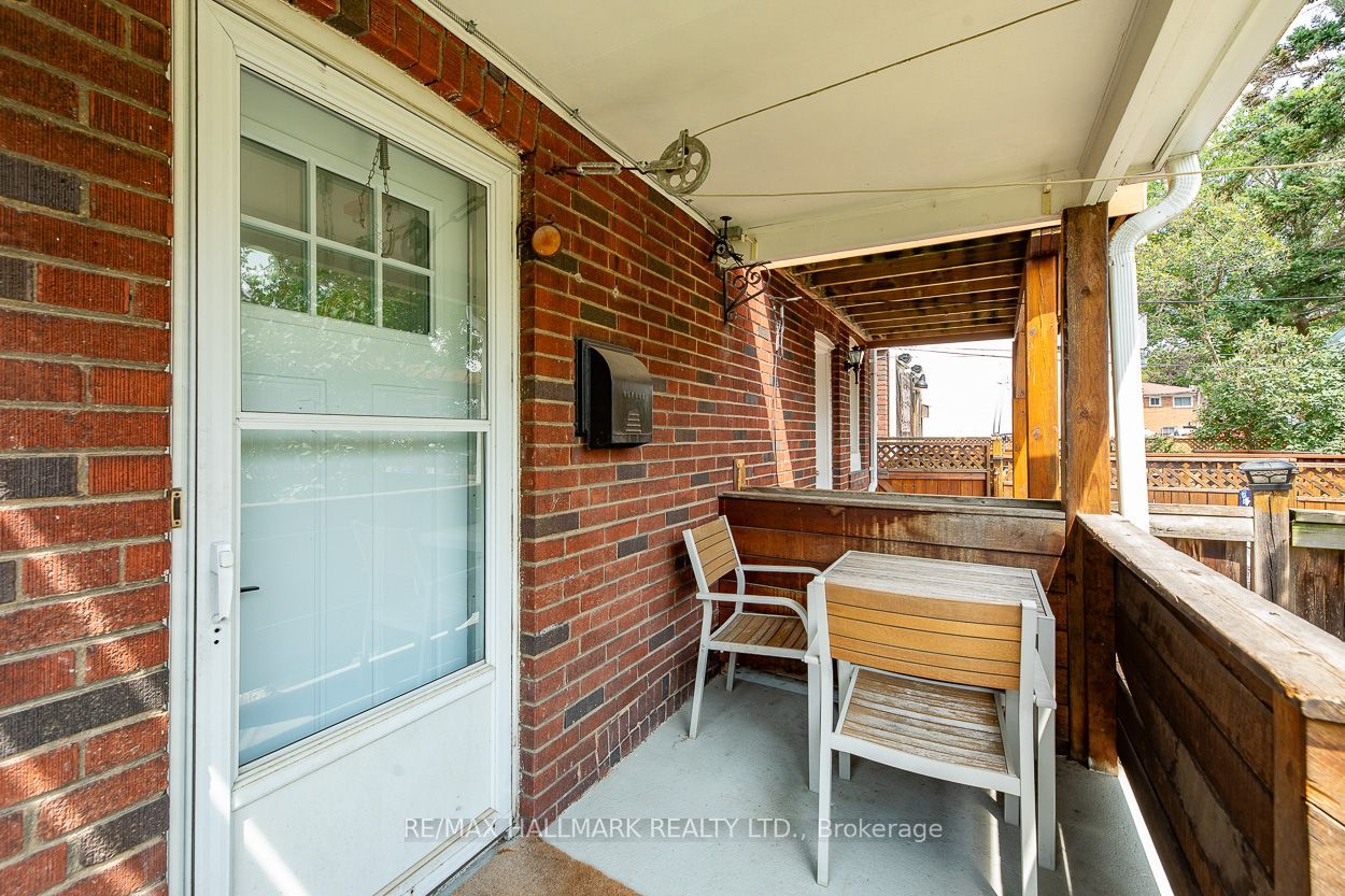 2159 Gerrard Street E Main Property Photo 12