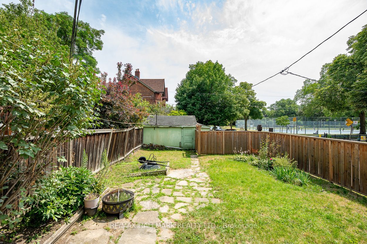2159 Gerrard Street E Main Property Photo 13