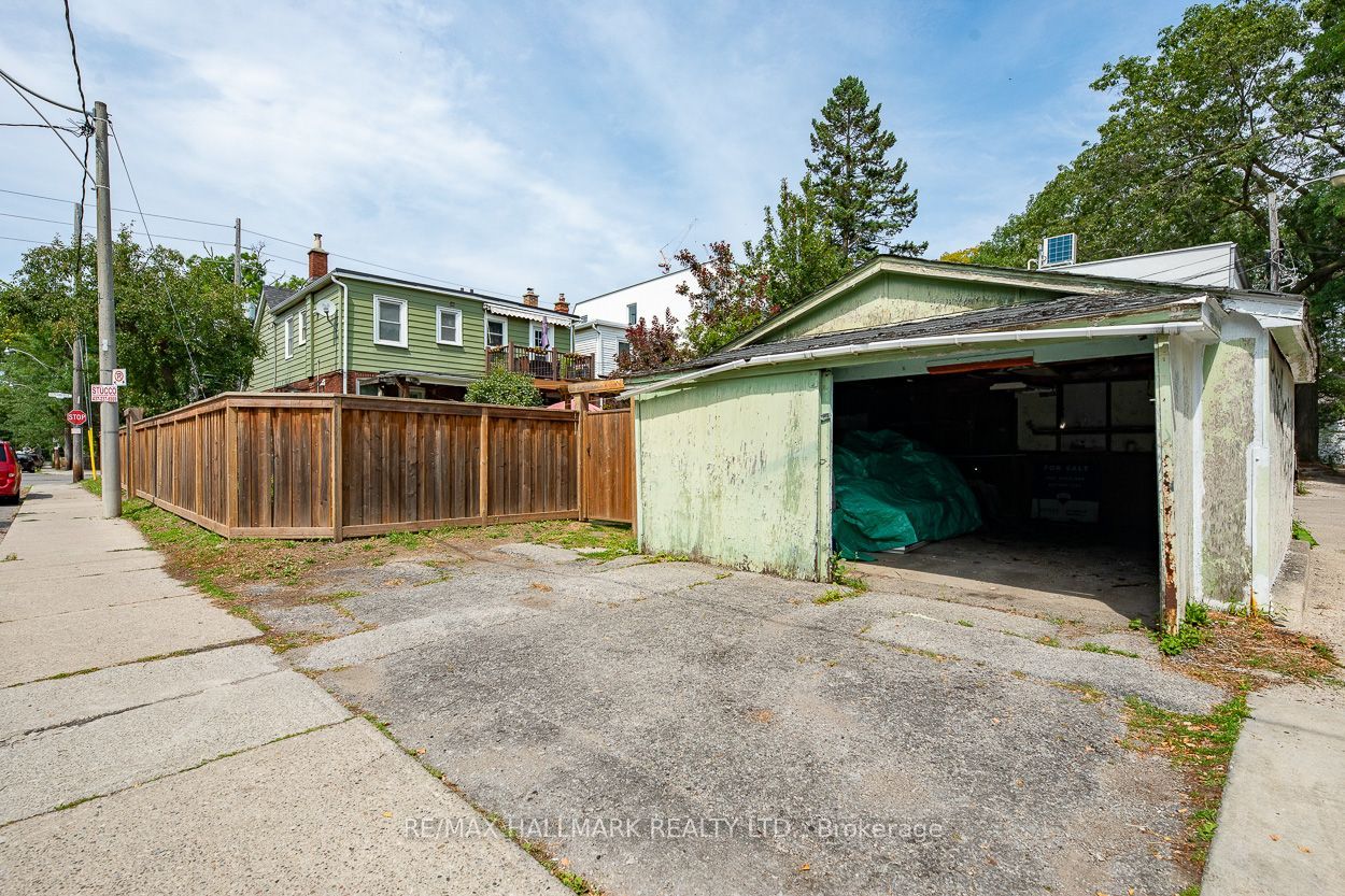 2159 Gerrard Street E Main Property Photo 15