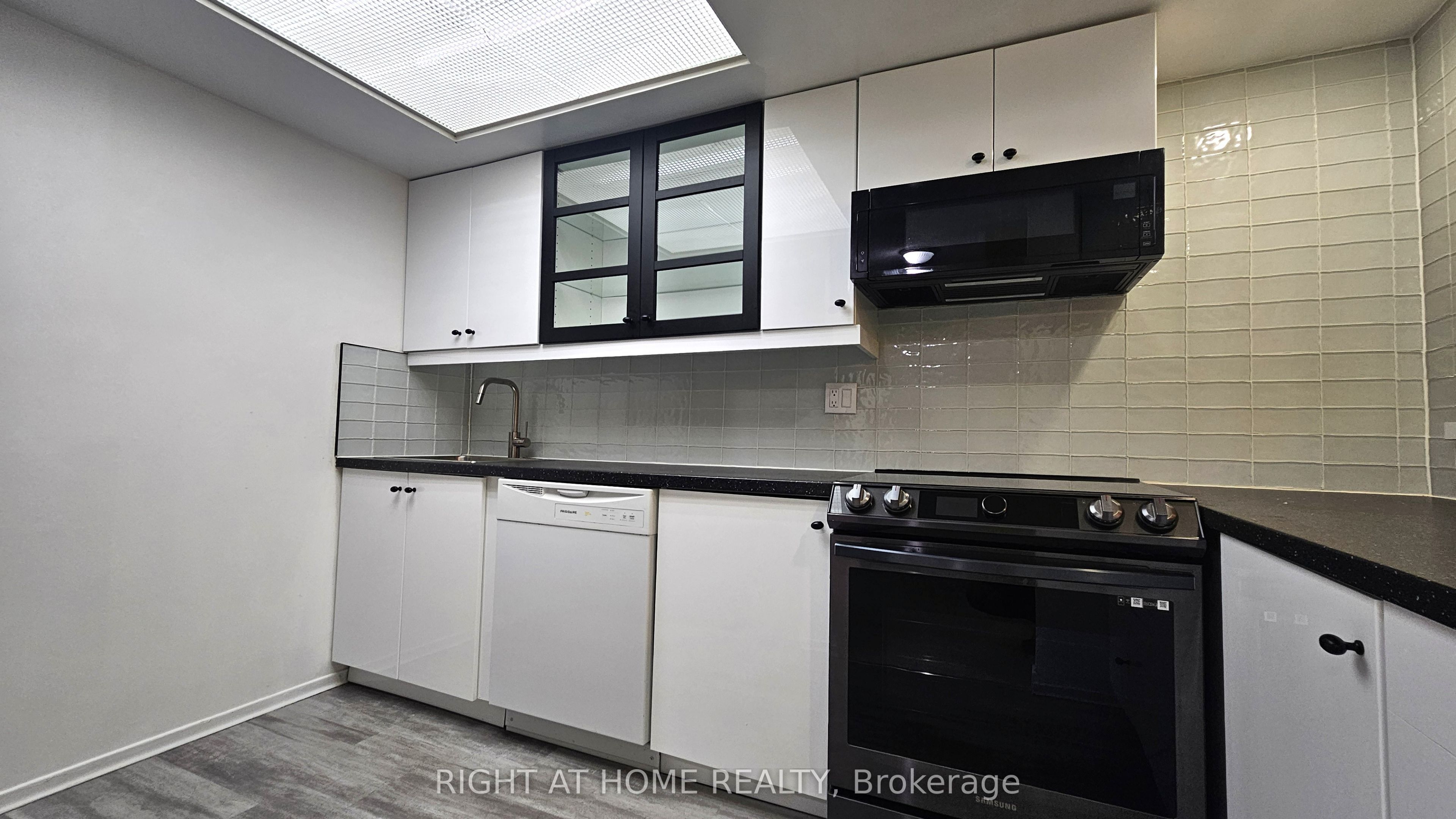 2460 Eglinton Avenue E 1714 Property Photo 14