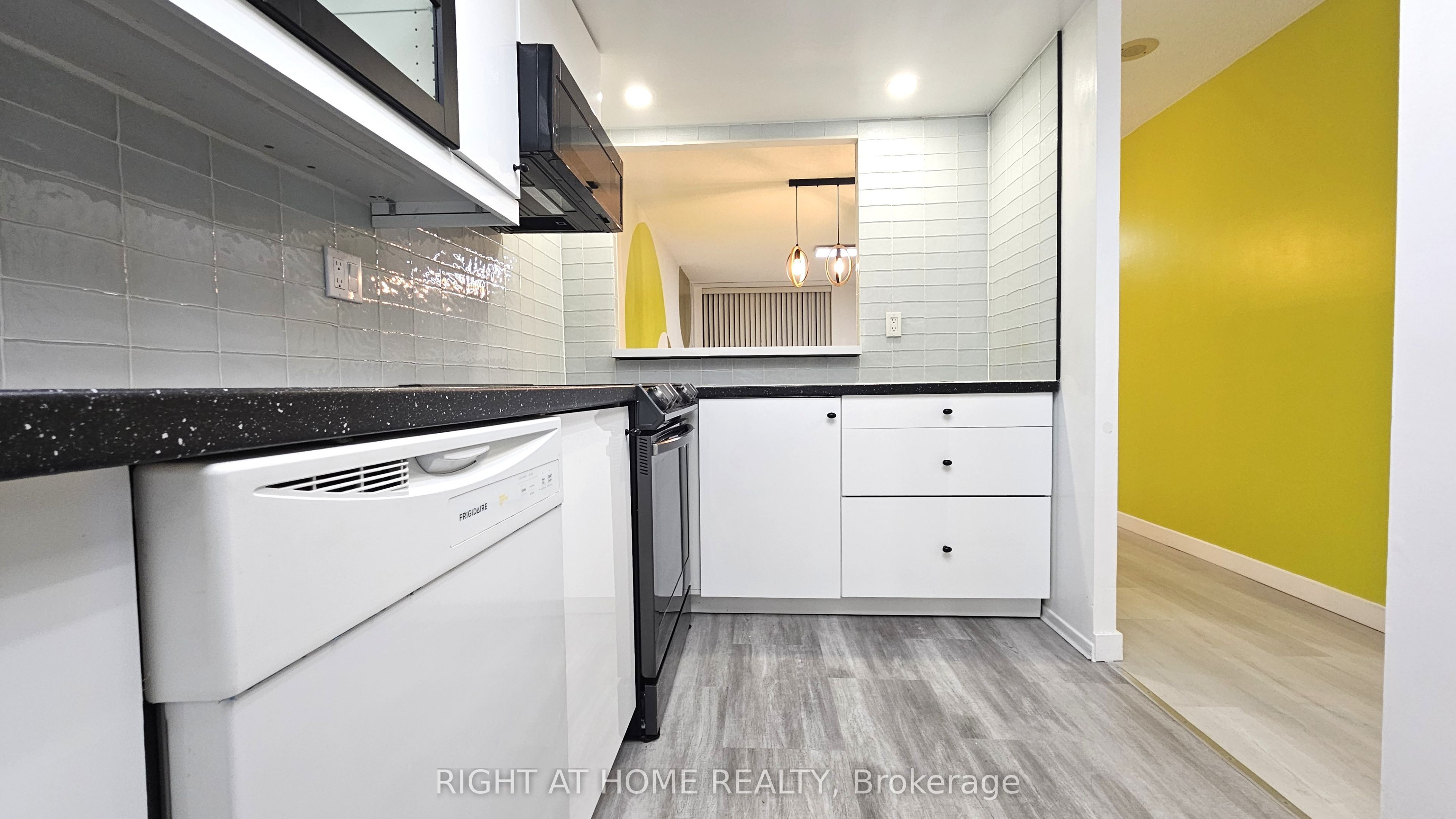 2460 Eglinton Avenue E 1714 Property Photo 15