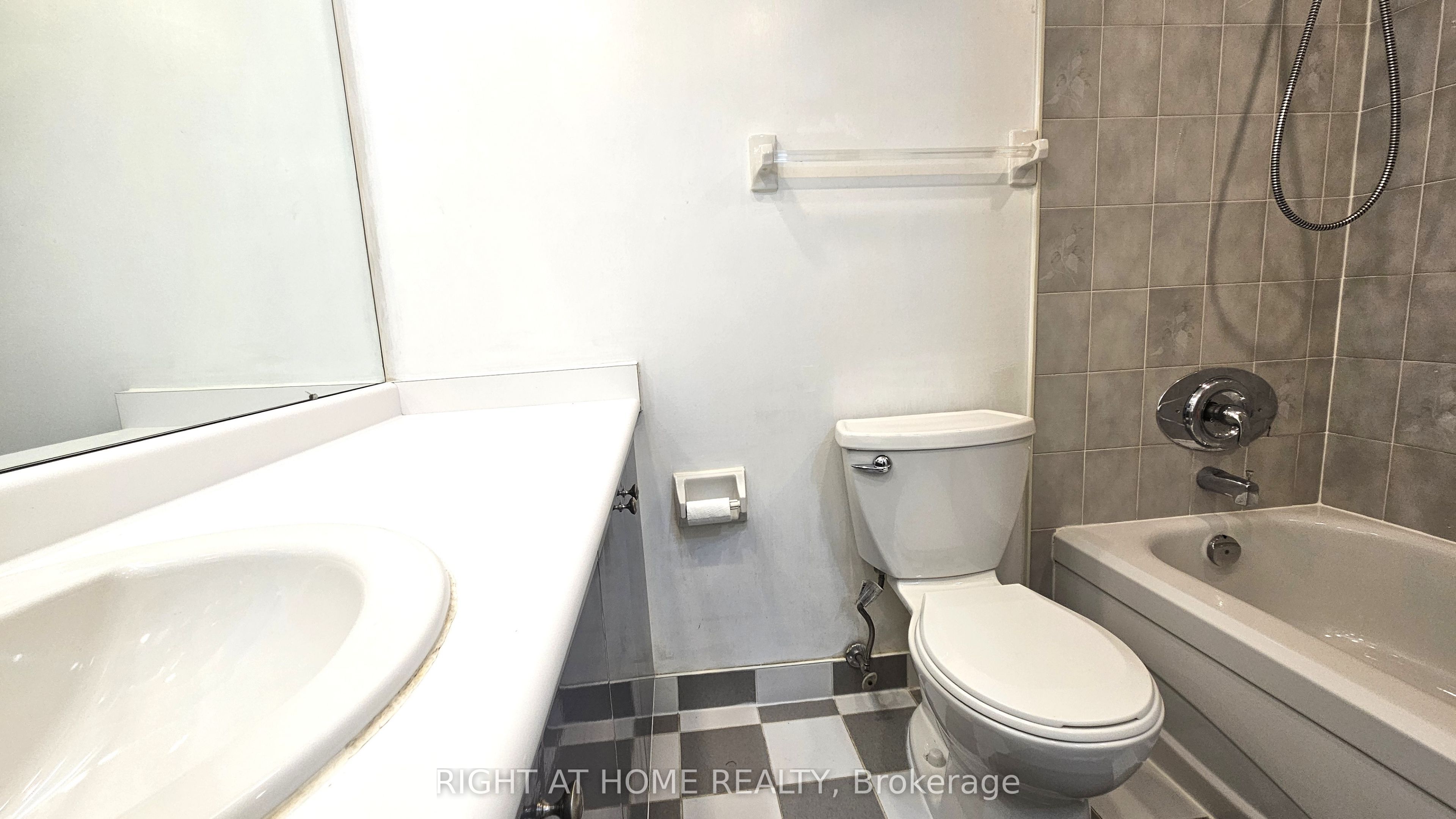 2460 Eglinton Avenue E 1714 Property Photo 23